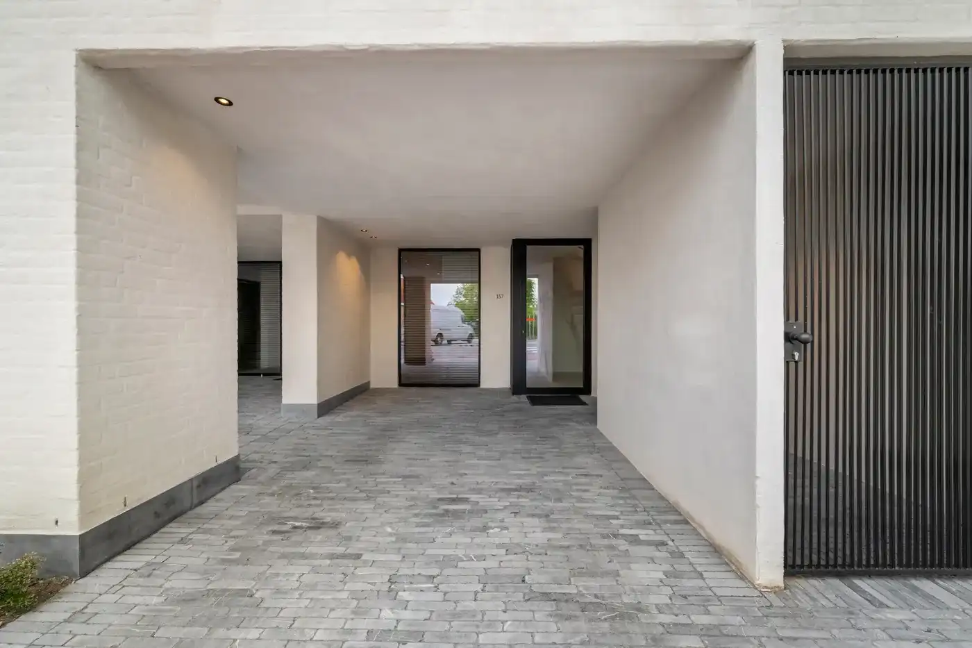 Instapklare ruime nieuwbouwwoning met 4 slaapkamers nabij het centrum en de markt van Knokke. foto 5