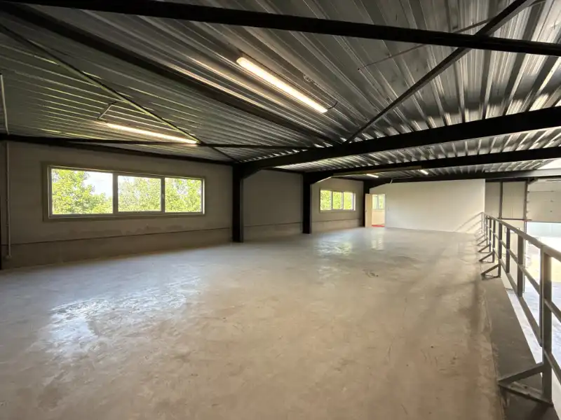 Magazijn van 288 m² +  mezzanine 160 m² en 2 parkeerplaatsen + buitenopslag foto 6