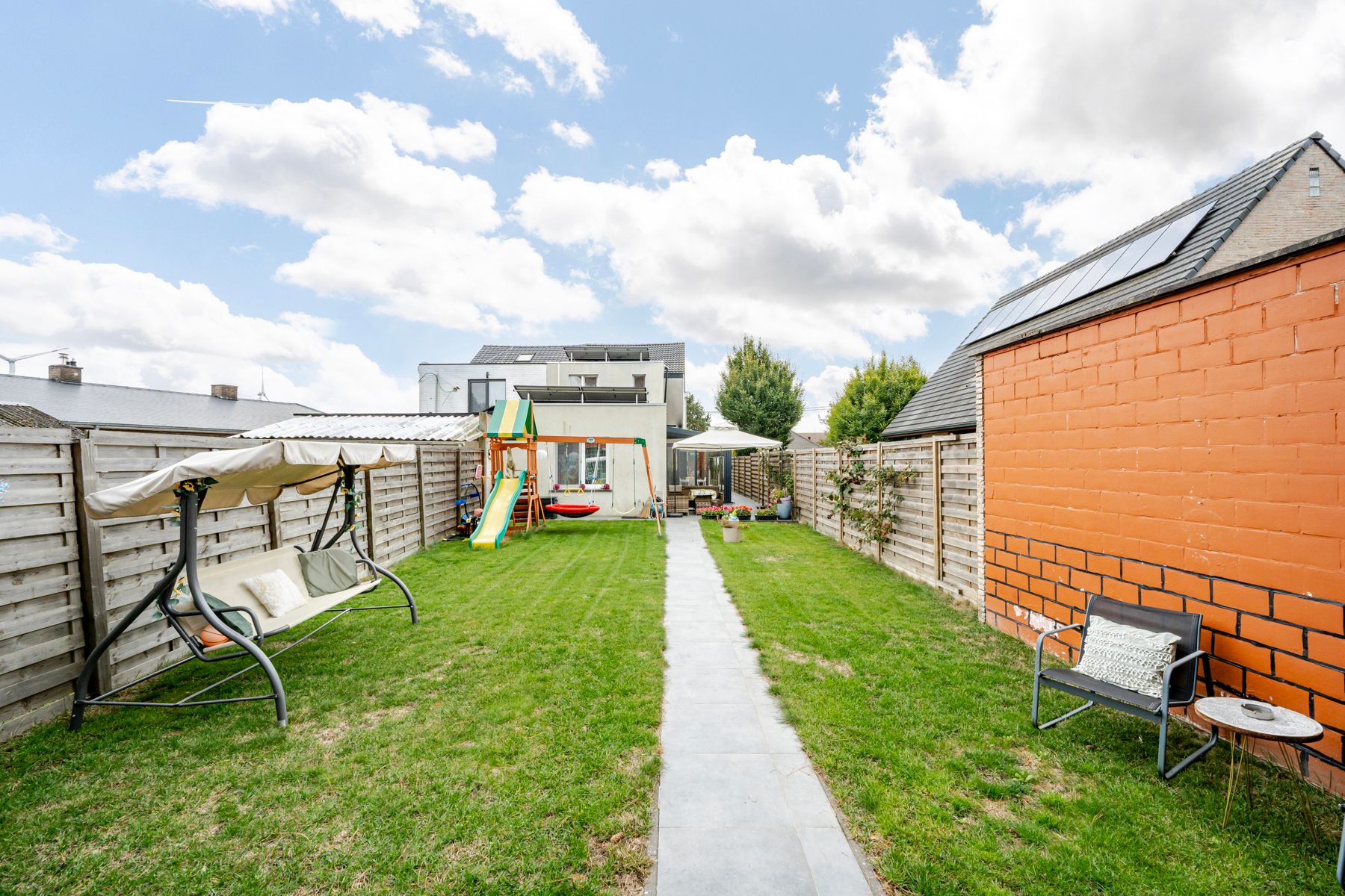 Halfopen woning met 4 slaapkamers en grote tuin in Evergem foto 3