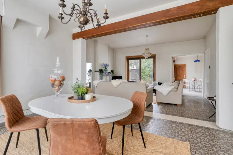 Karaktervolle halfopen woning met tuin en garage in Vinkt foto 5