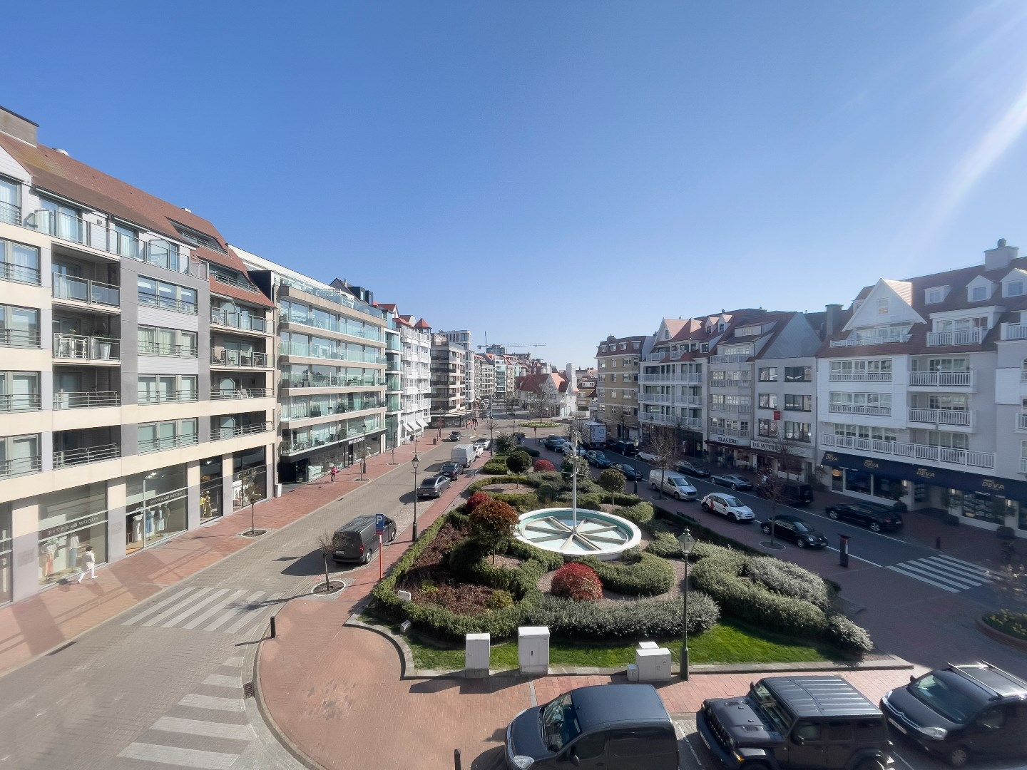 Recent appartement met zijzeezicht  in een standingvolle residentie op het Driehoeksplein. Parking mogelijk. foto 6
