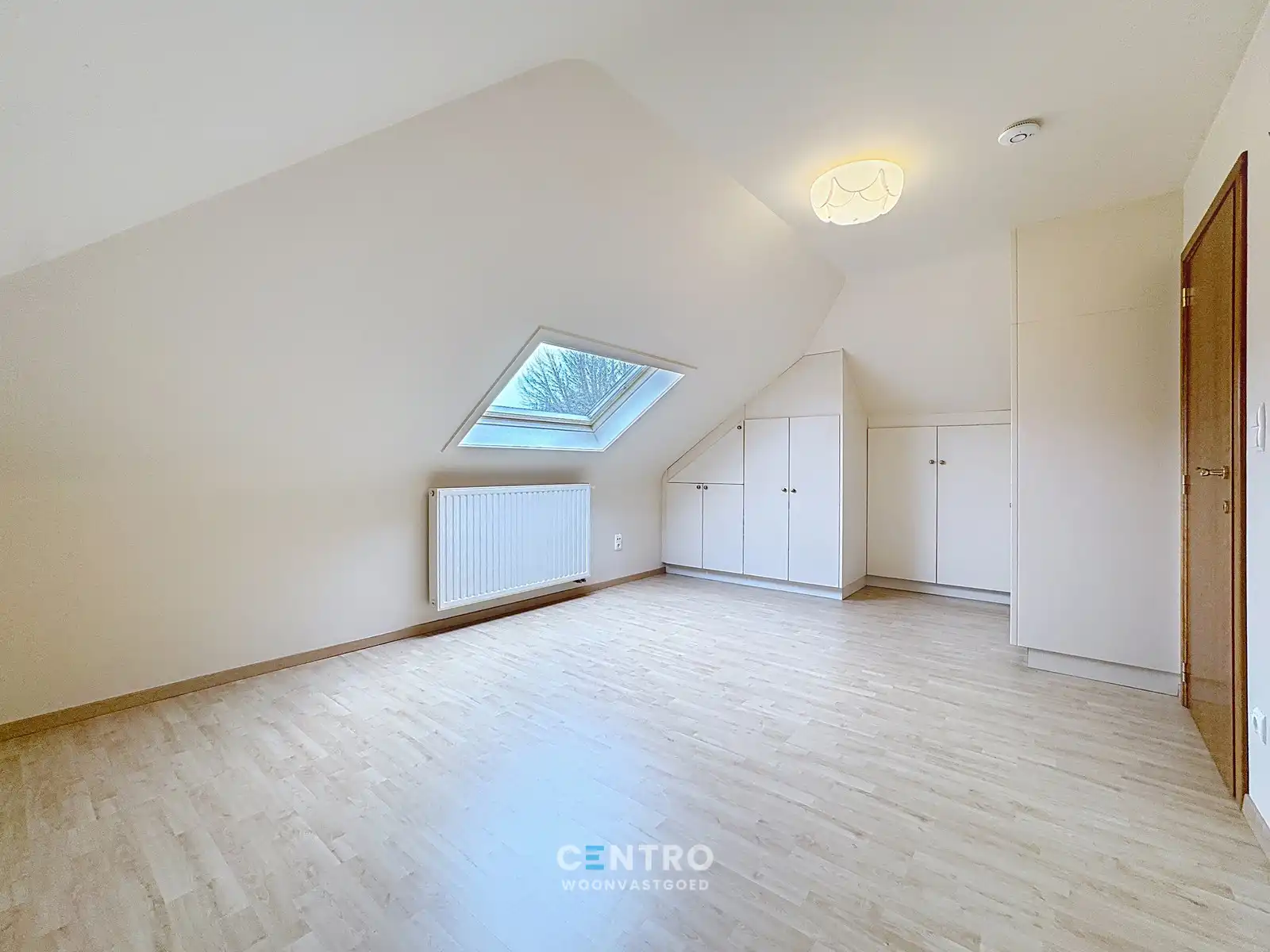 Ruime woning met 5 slpks, 2 badks én dubbele garage! foto 17