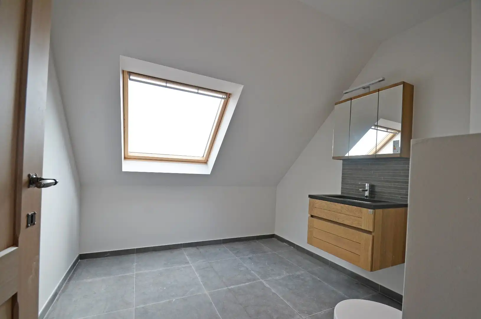 Instapklare, ongemeubelde woning gelegen in het gegeerde Duinenwater foto 13