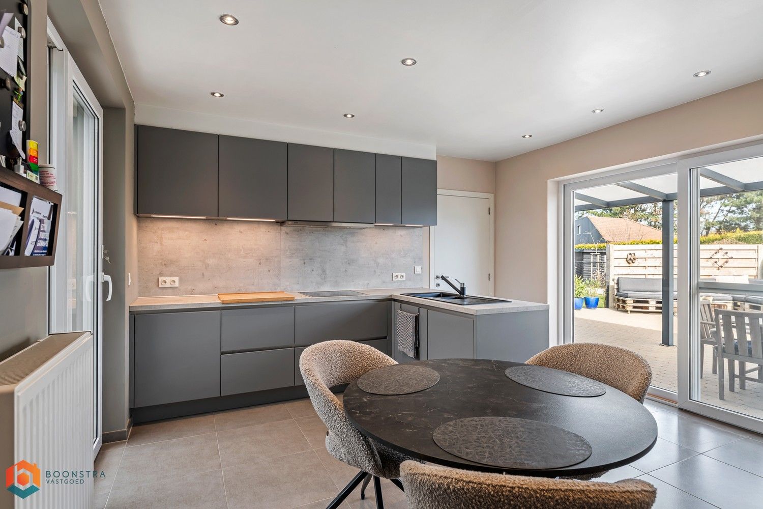 Instapklare gelijkvloers woning met 2 (à 3) slpkrs te Putte foto 6