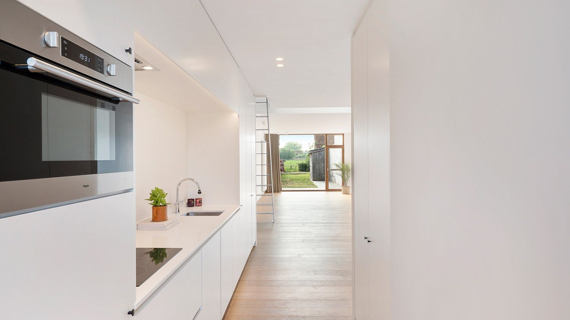 Sfeervol huis met zicht op de Polders van Damme foto 5