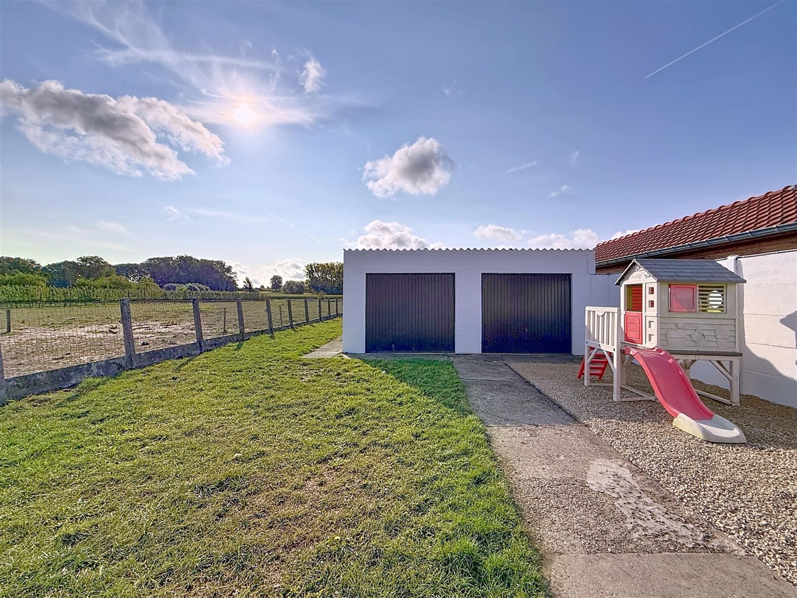 Ruime instapklare HOB, 4 slpks, garages, tuin, 16a 73ca foto 4