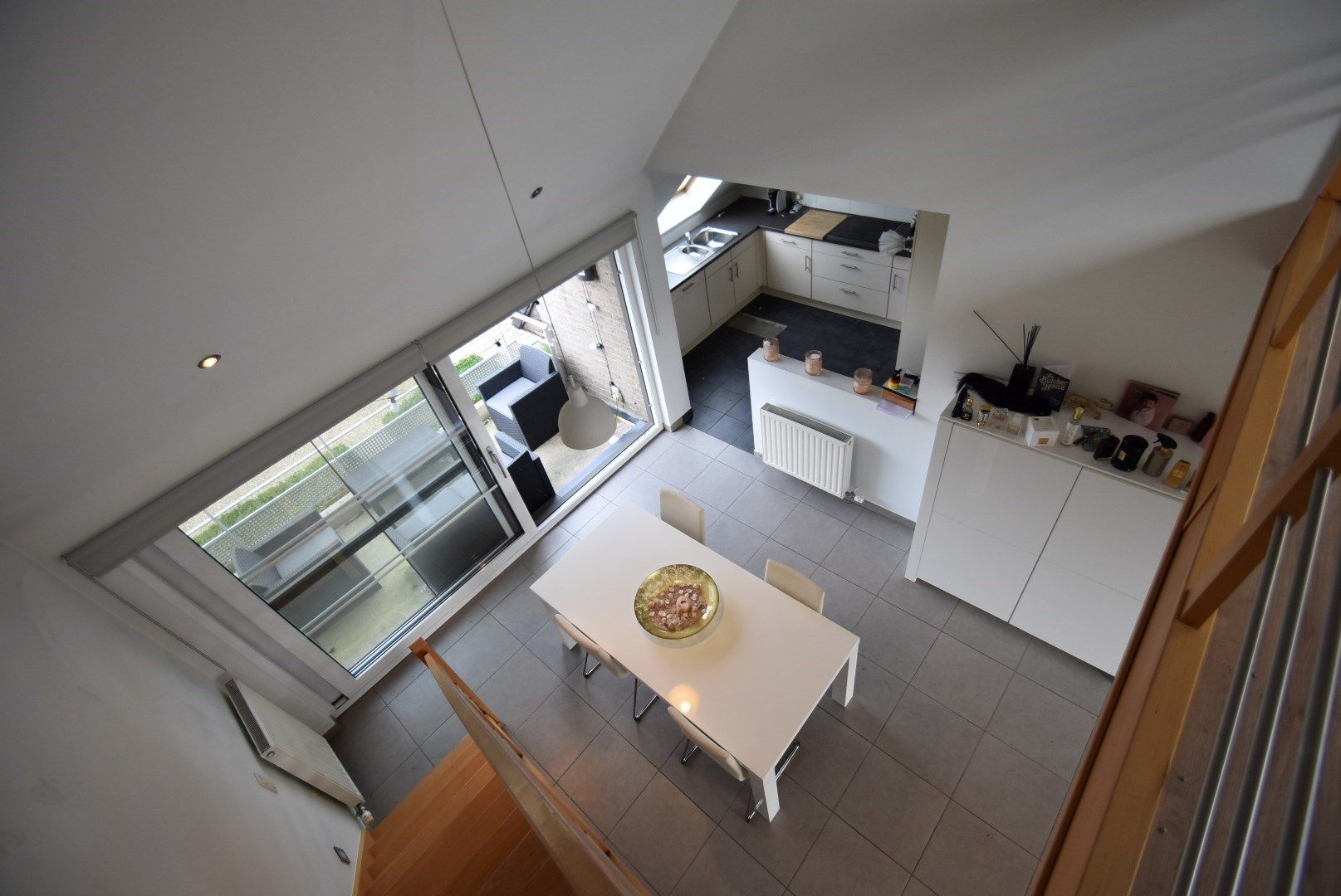 Ruim en luchtig Duplex appartement - 130 m² - met 3 slpk, bureauruimte, 2 terrassen en garage te Munsterbilzen foto 24