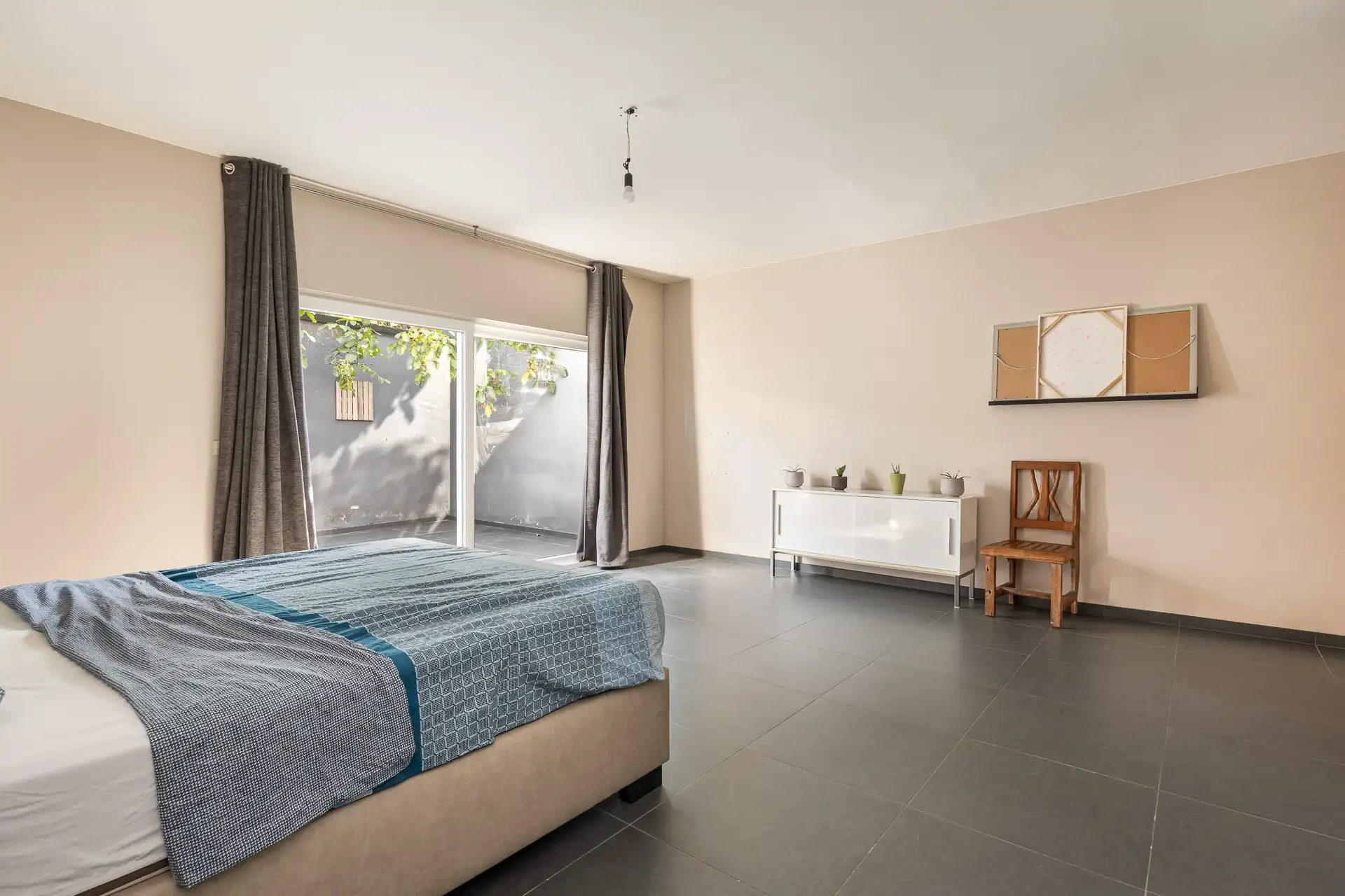 RUIME woning: 3 slpk, 2 badk, garage, terras & koer foto 13
