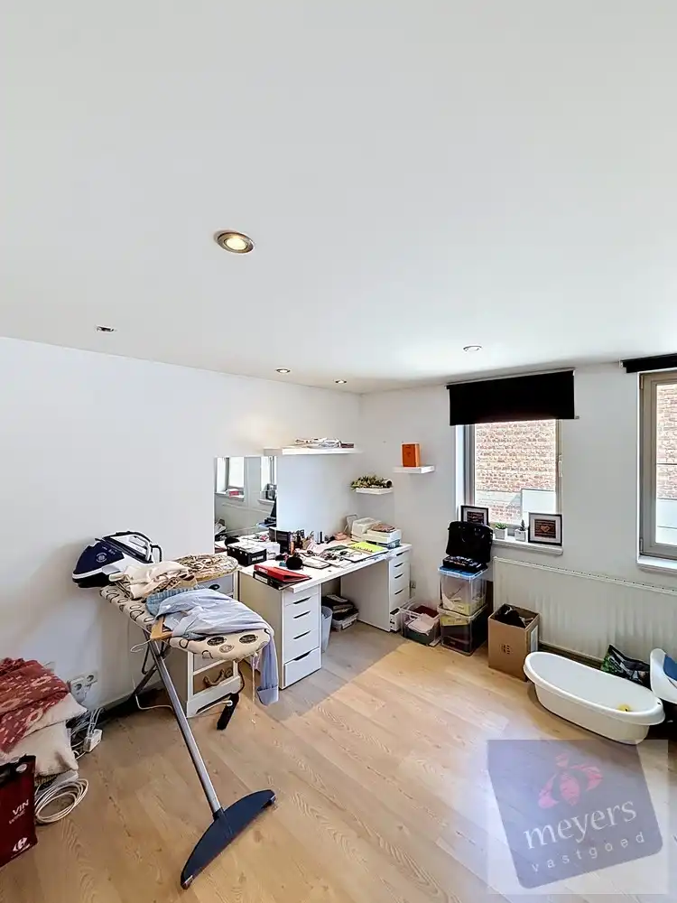 Ruim triplex-appartement met terras én handelspand in hartje Hasselt foto 17