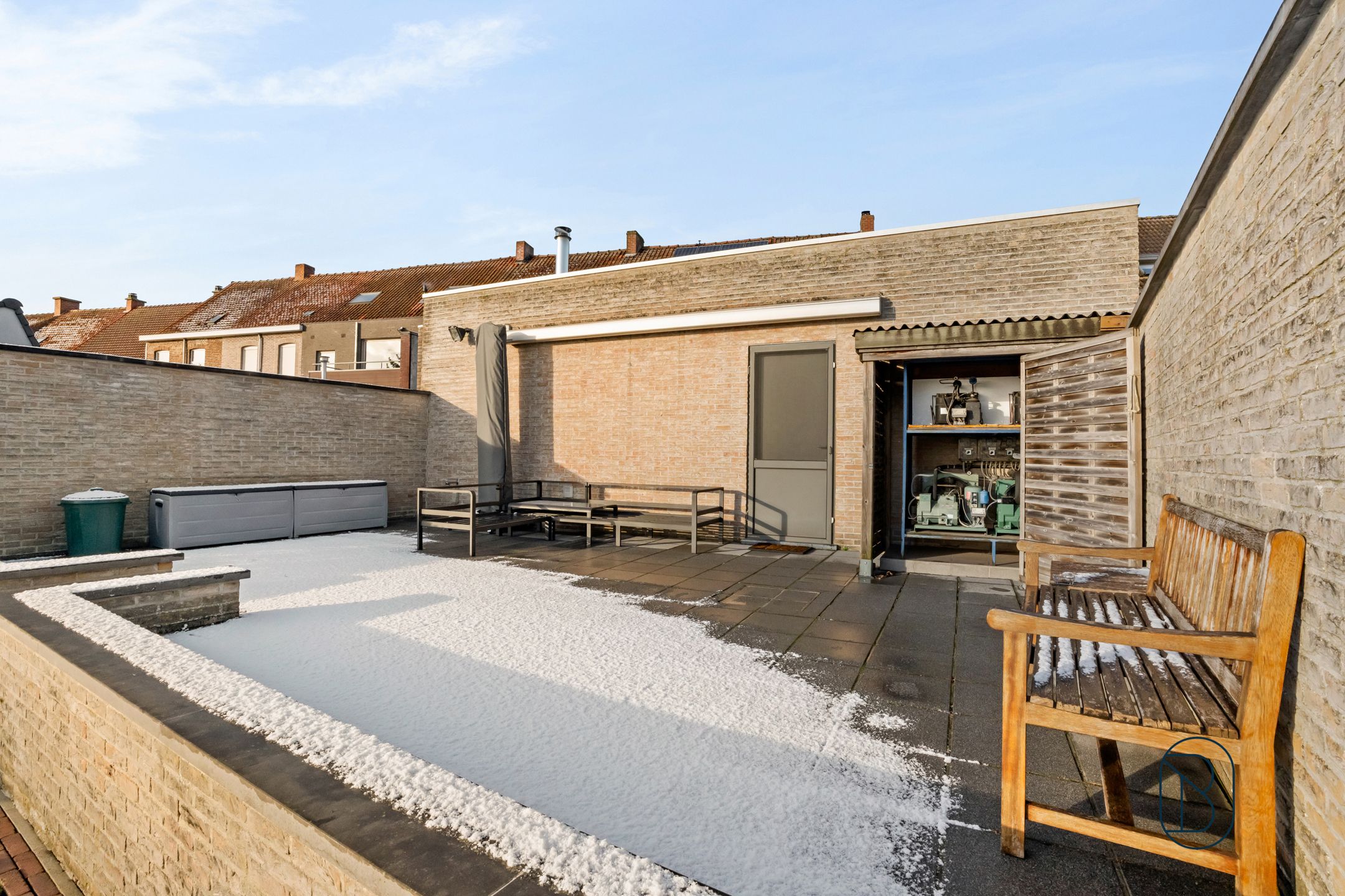 Topgelegen handelspand met woonst foto 12