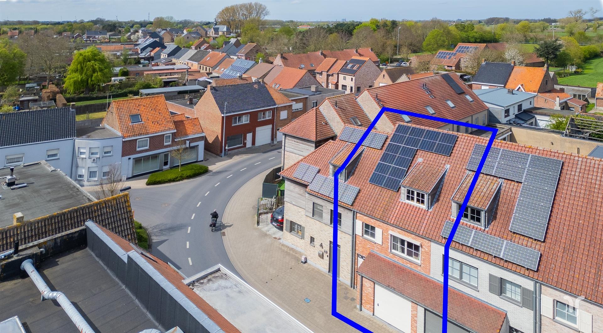 Instapklare, recente woning van 2009 op loopafstand van winkels en scholen. foto 16