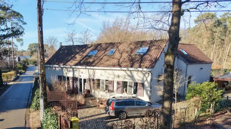 Landhuis van 269m² op 15 are met praktijkruimte/kantoor of kangoeroewoning foto 2