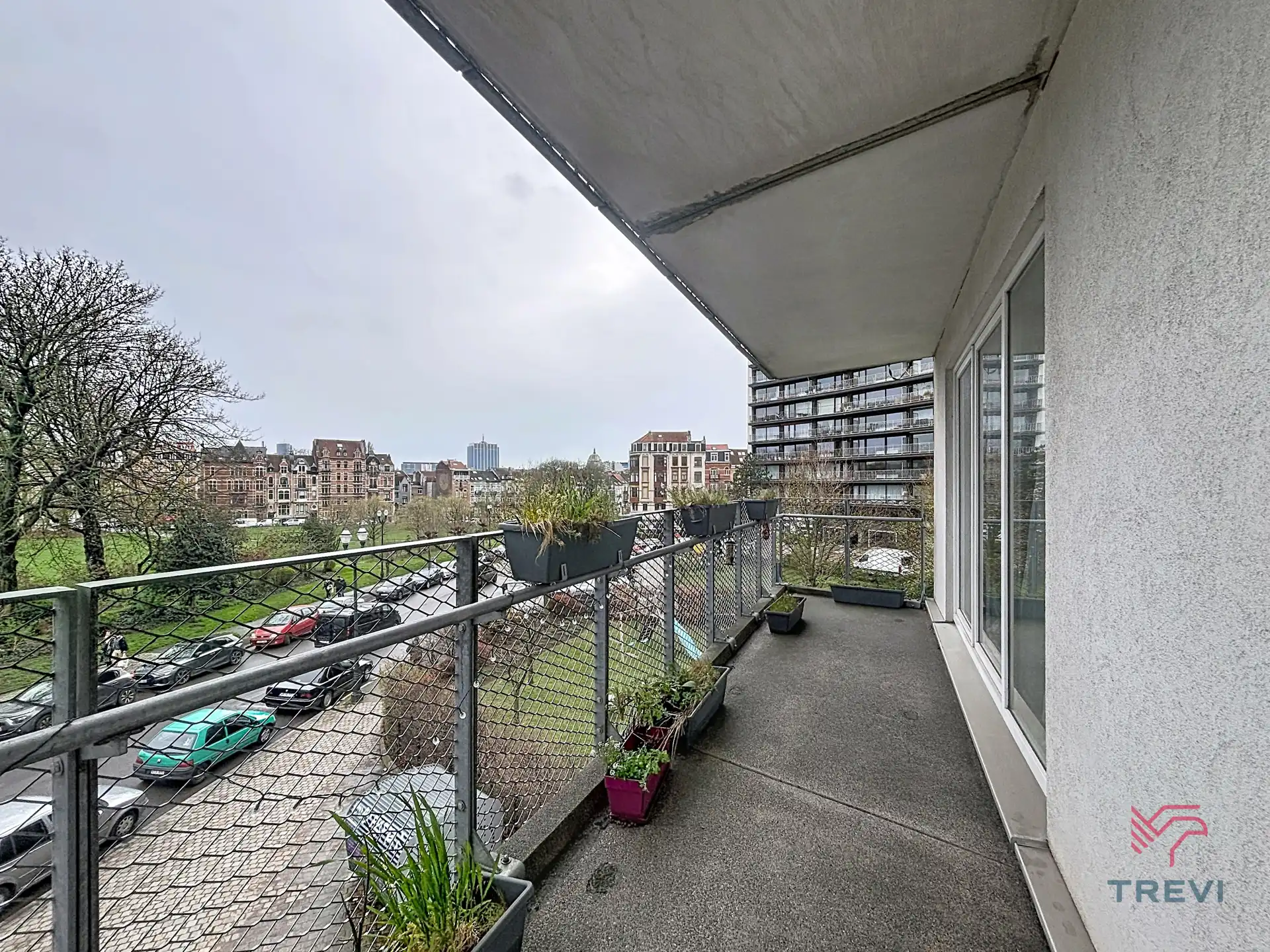 Mooi ongemeubileerd appartement met 3 slaapkamers foto 5