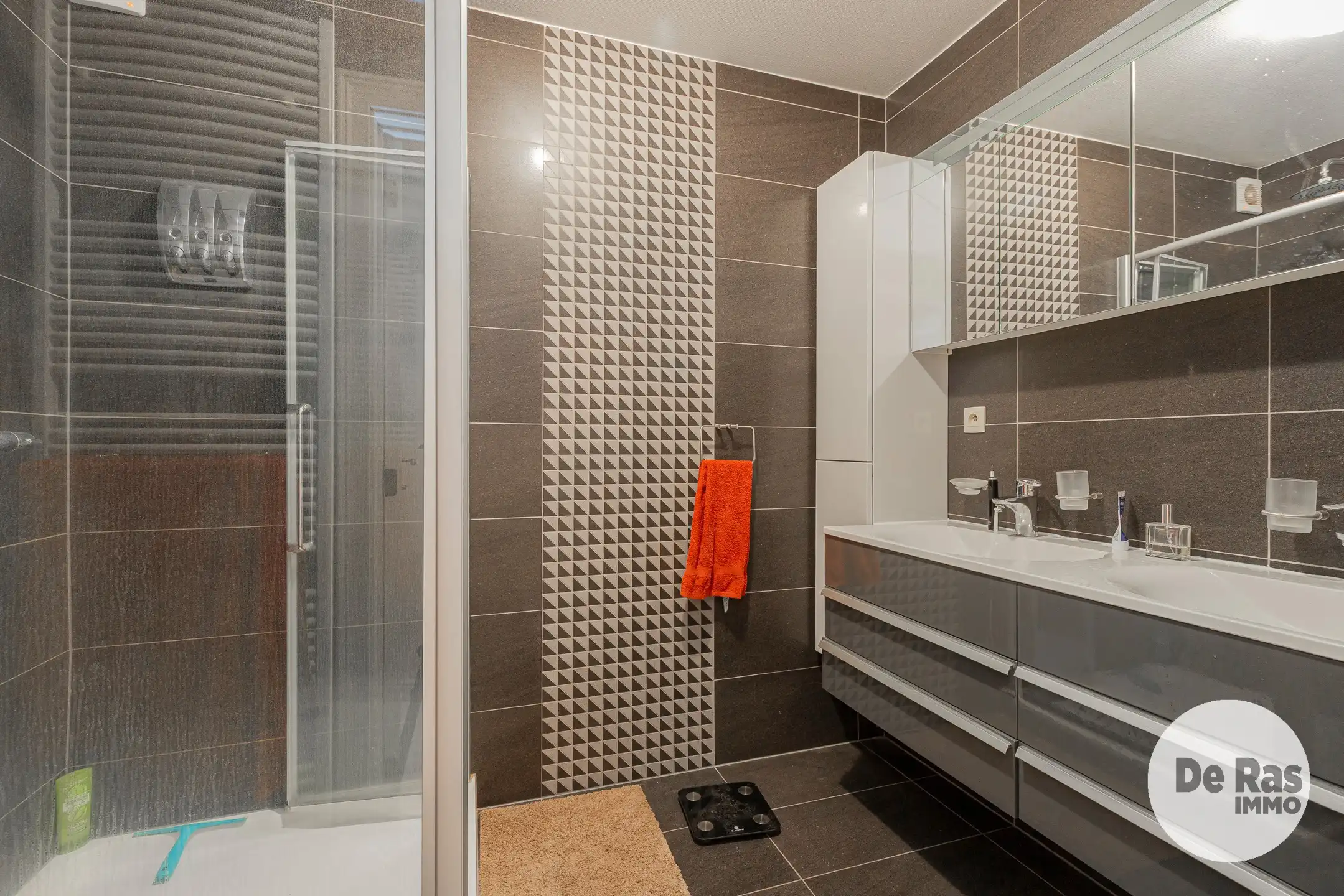 HERZELE-Schitterend 2-kamer App van 118m³ met terras/garage foto 11