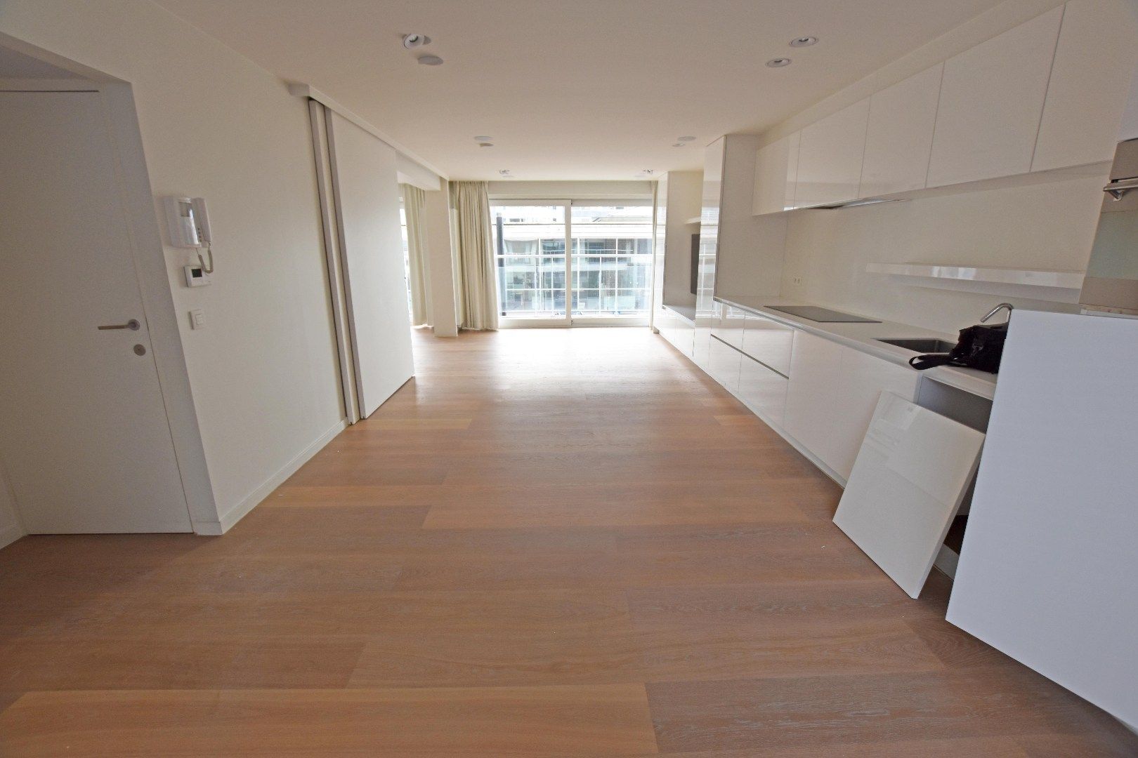 Mooi appartement met zijdelings zeezicht, centraal gelegen op het Lichttorenplein foto 2