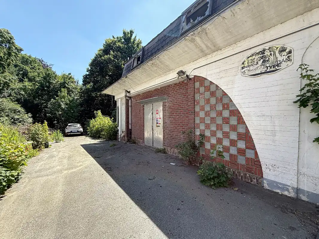 Herenhuis met bijgebouwen en uitgestrekte tuin. foto 7