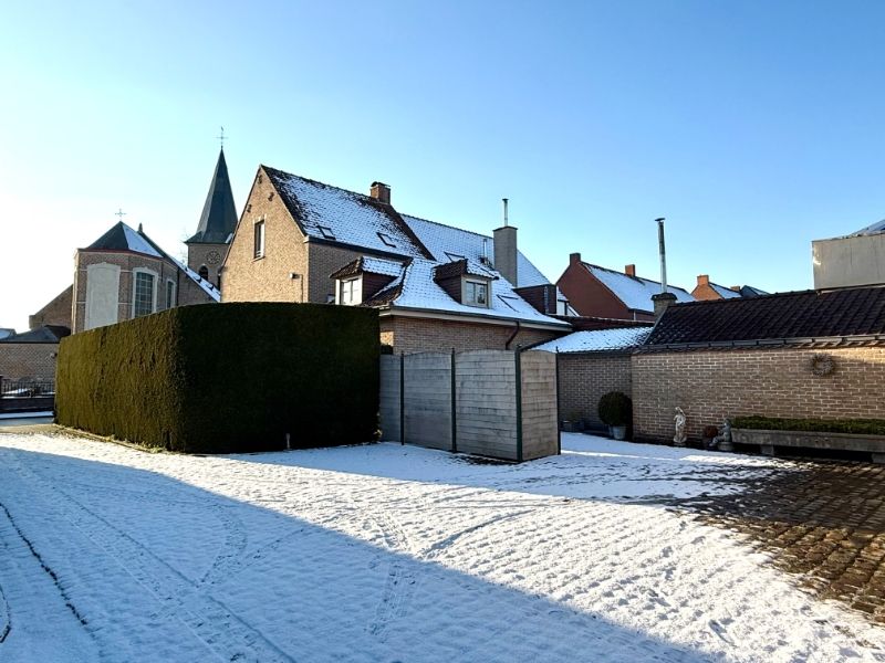 Ruime woning met 3 slaapkamers en dubbele garage foto 2