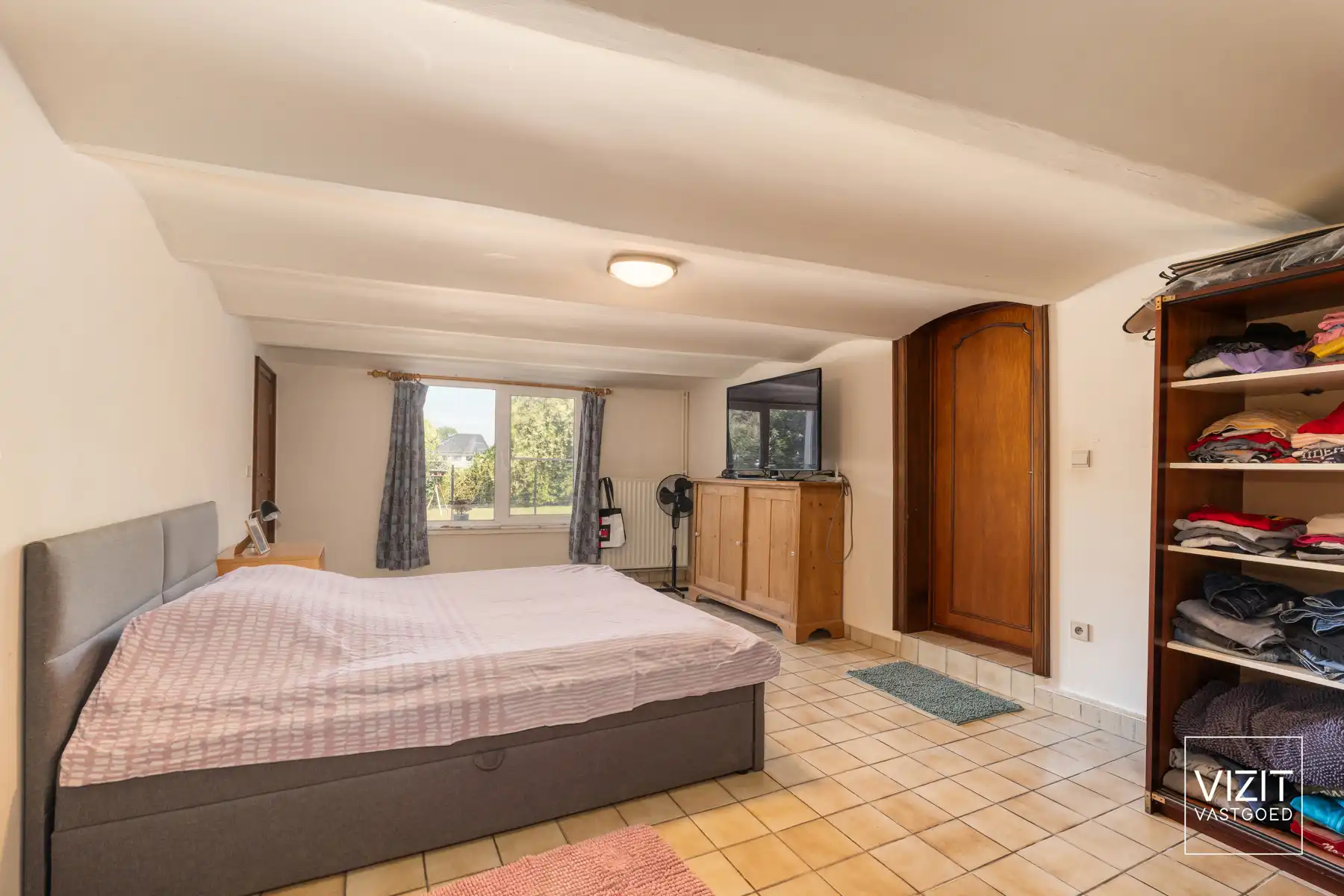Te renoveren woning met diverse mogelijkheden! foto 11