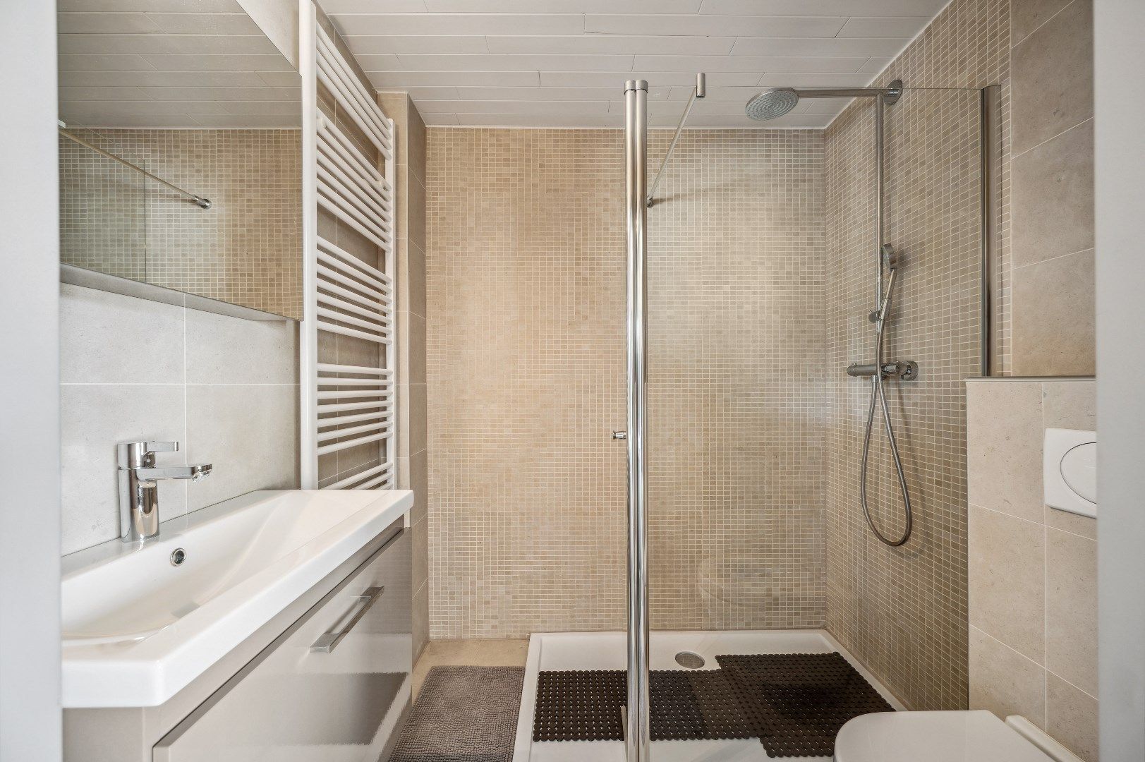 Rustig gelegen bungalow foto 18