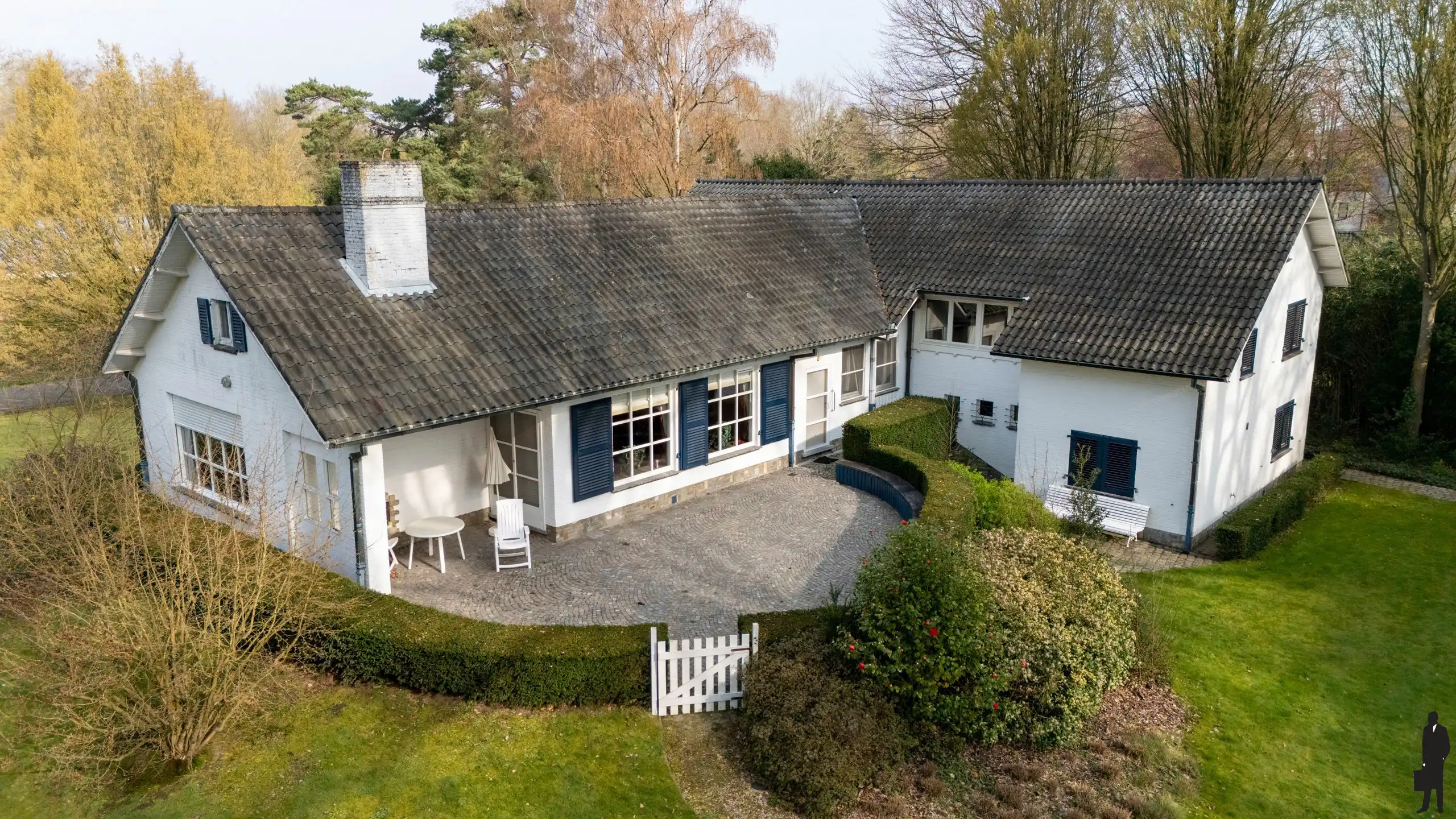Split-level villa in een gegeerde doodlopende straat. foto 3