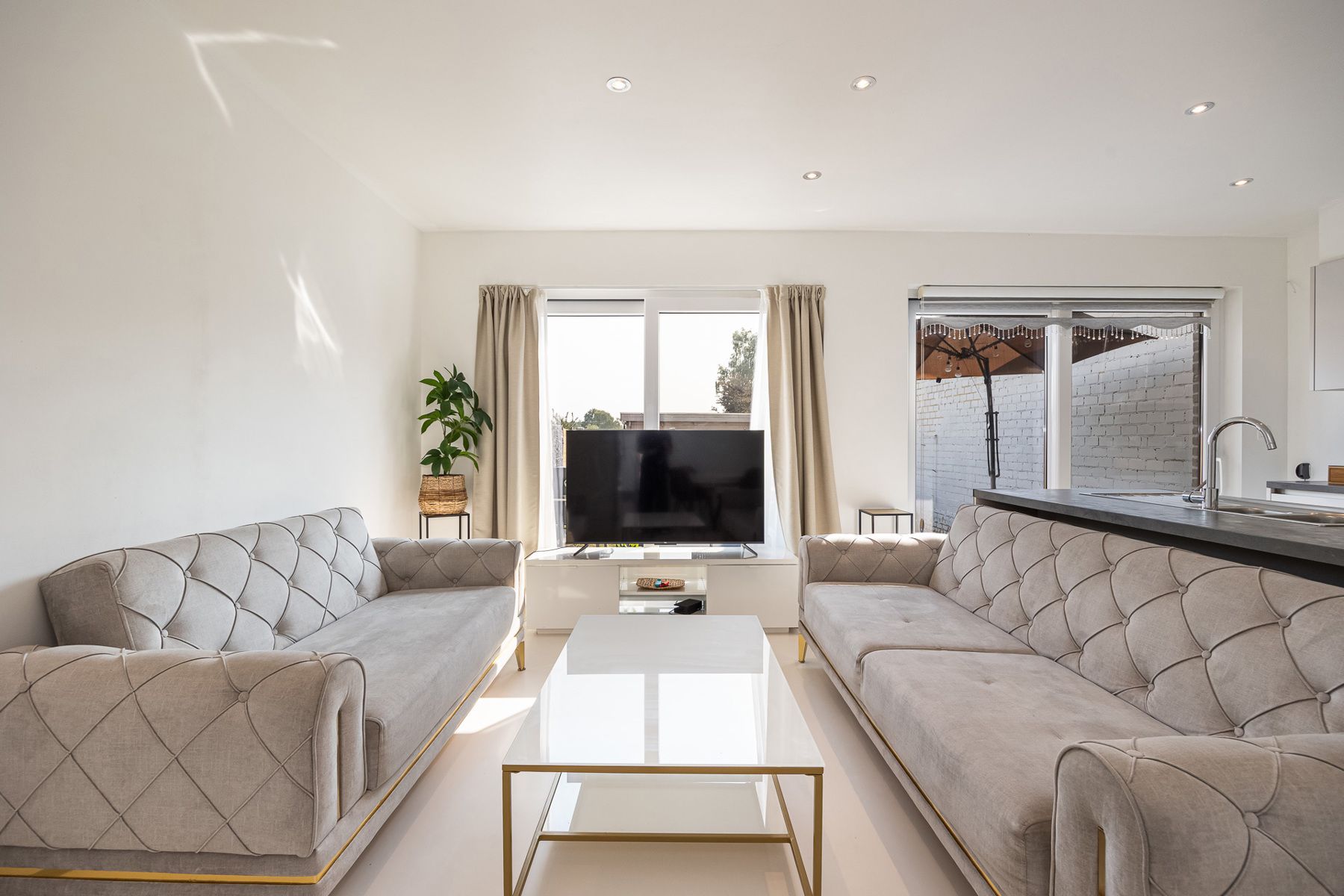 Moderne gezinswoning in landelijke omgeving. foto 6