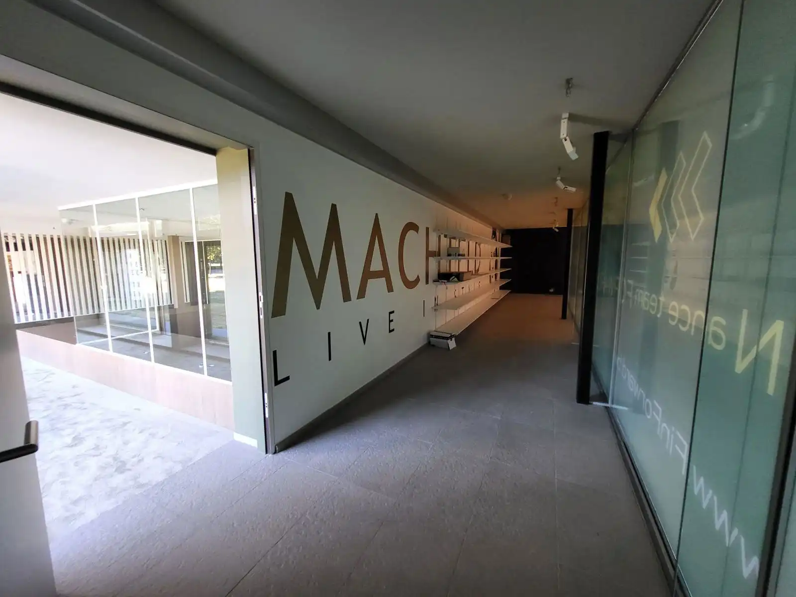 Klassevolle handelsruimtes, centraal gelegen te Loppem foto 13