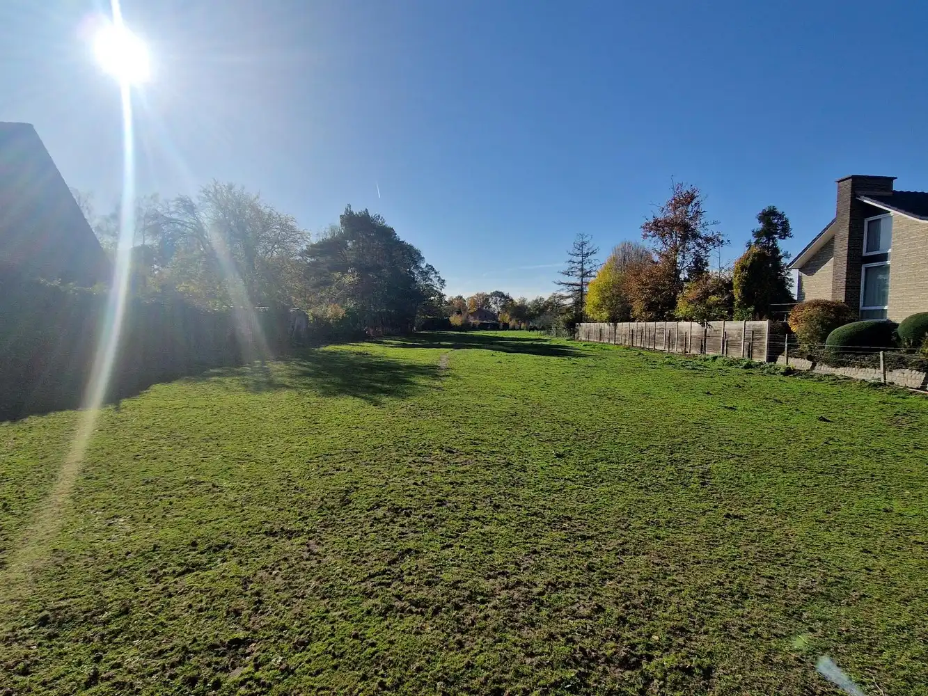 Zuid west georiënteerde bouwgrond voor een vrijstaande woning foto 2