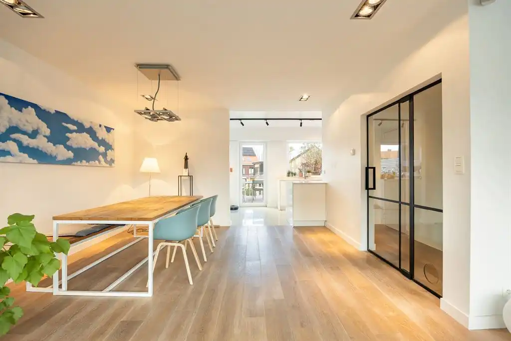 Luxe bel-etage in topbuurt op Linkeroever met heerlijke tuin foto 2