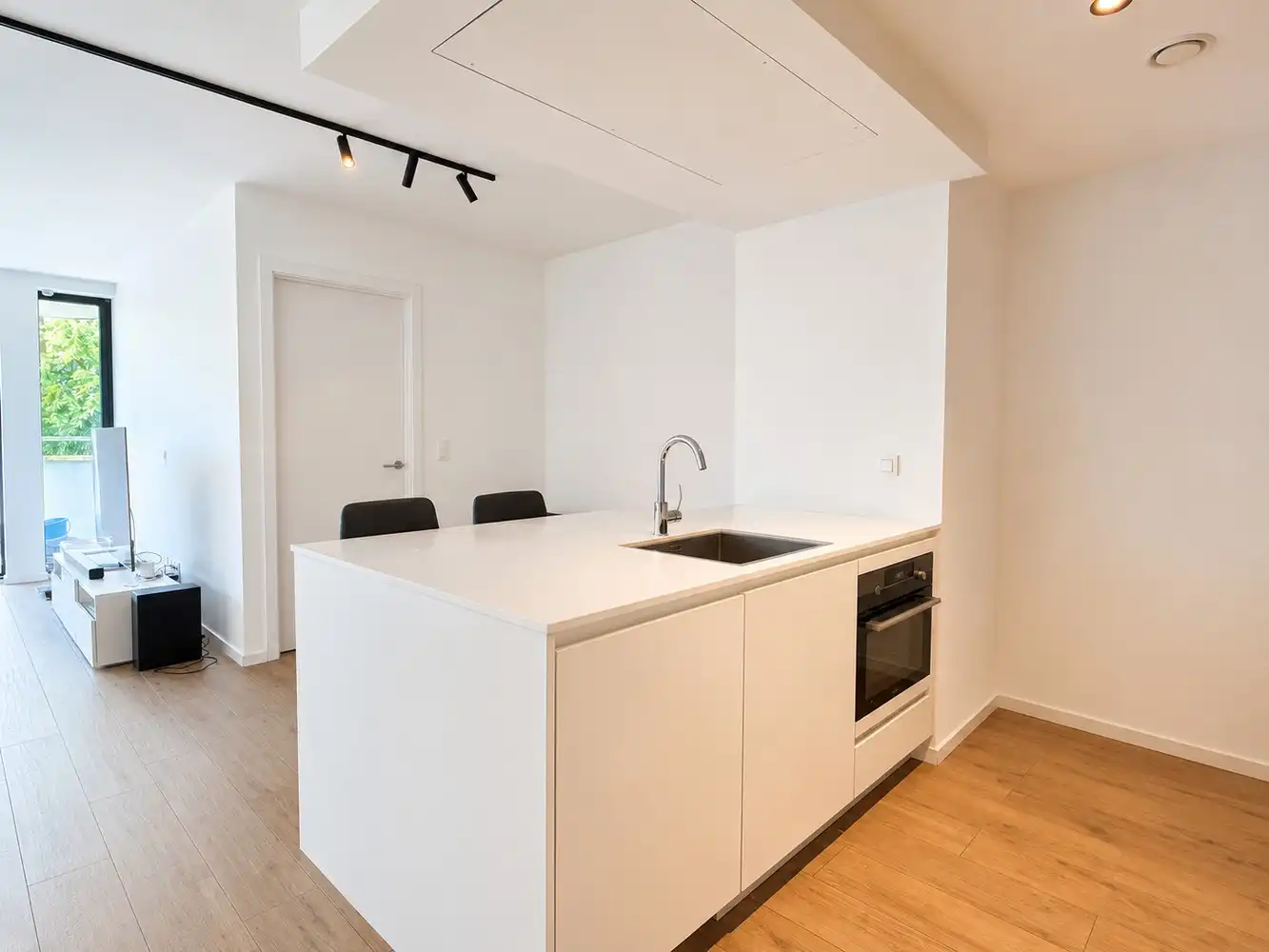 Exclusief appartement met 2 slaapkamers, zonnig terras en ondergrondse autostaanplaats foto 3