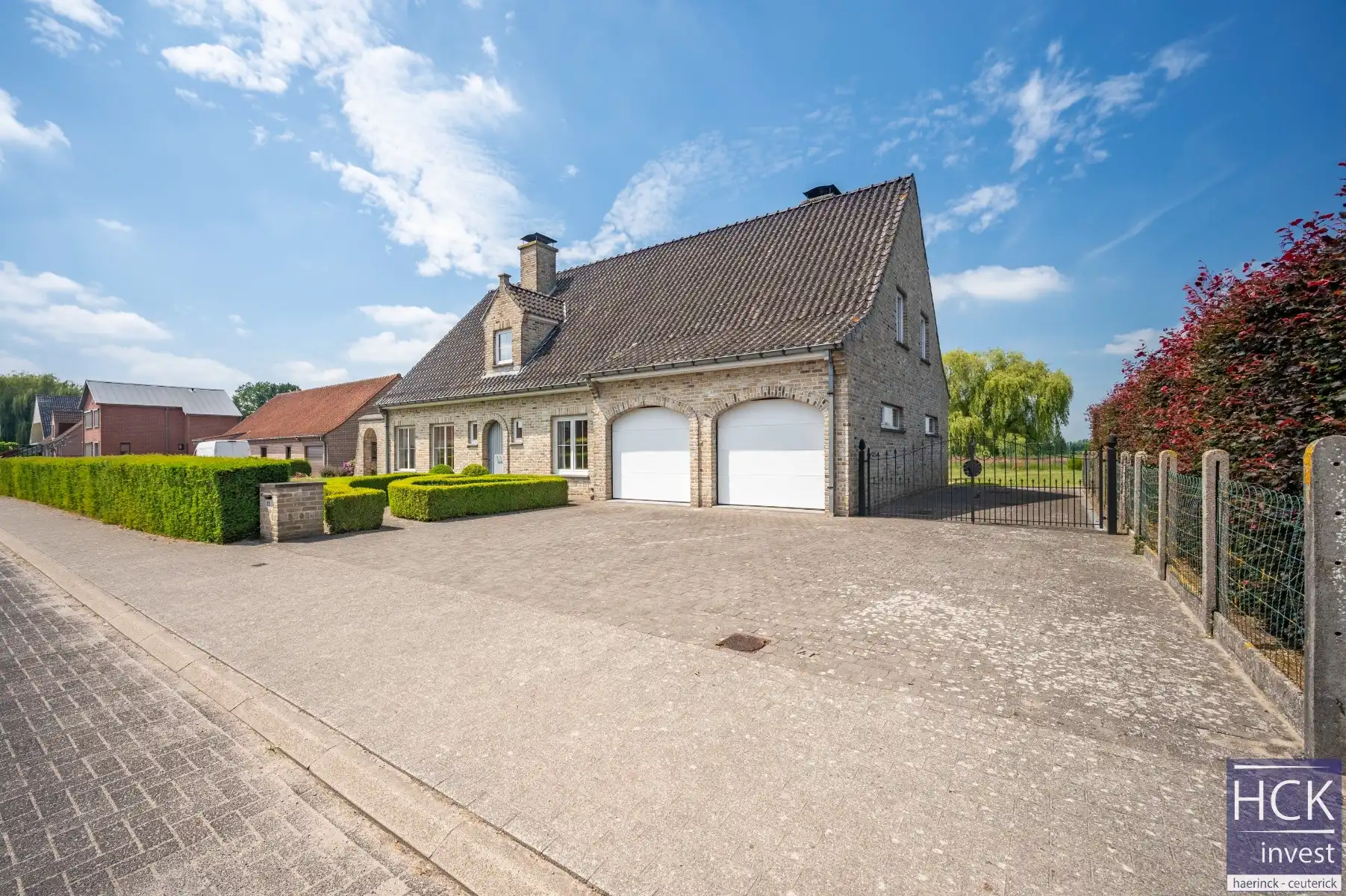 KRUISHOUTEM - Tijdloze & zeer ruime villa op prachtig perceel van 3.550 m² foto {{pictureIndex}}