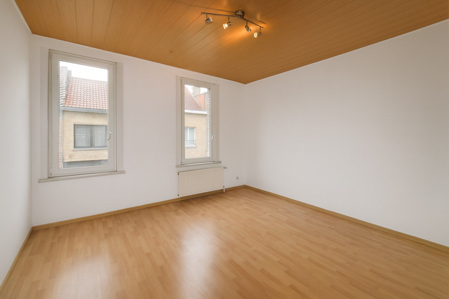 Te koop: Charmante centraal gelegen stadswoning met vijf slaapkamers in hartje Sint-Niklaas! foto 9