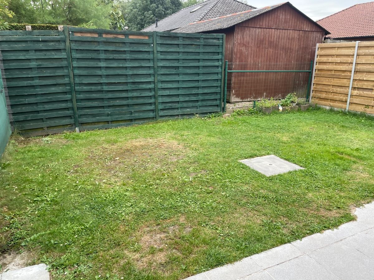 EENGEZINSWONING + garage & tuin foto 12