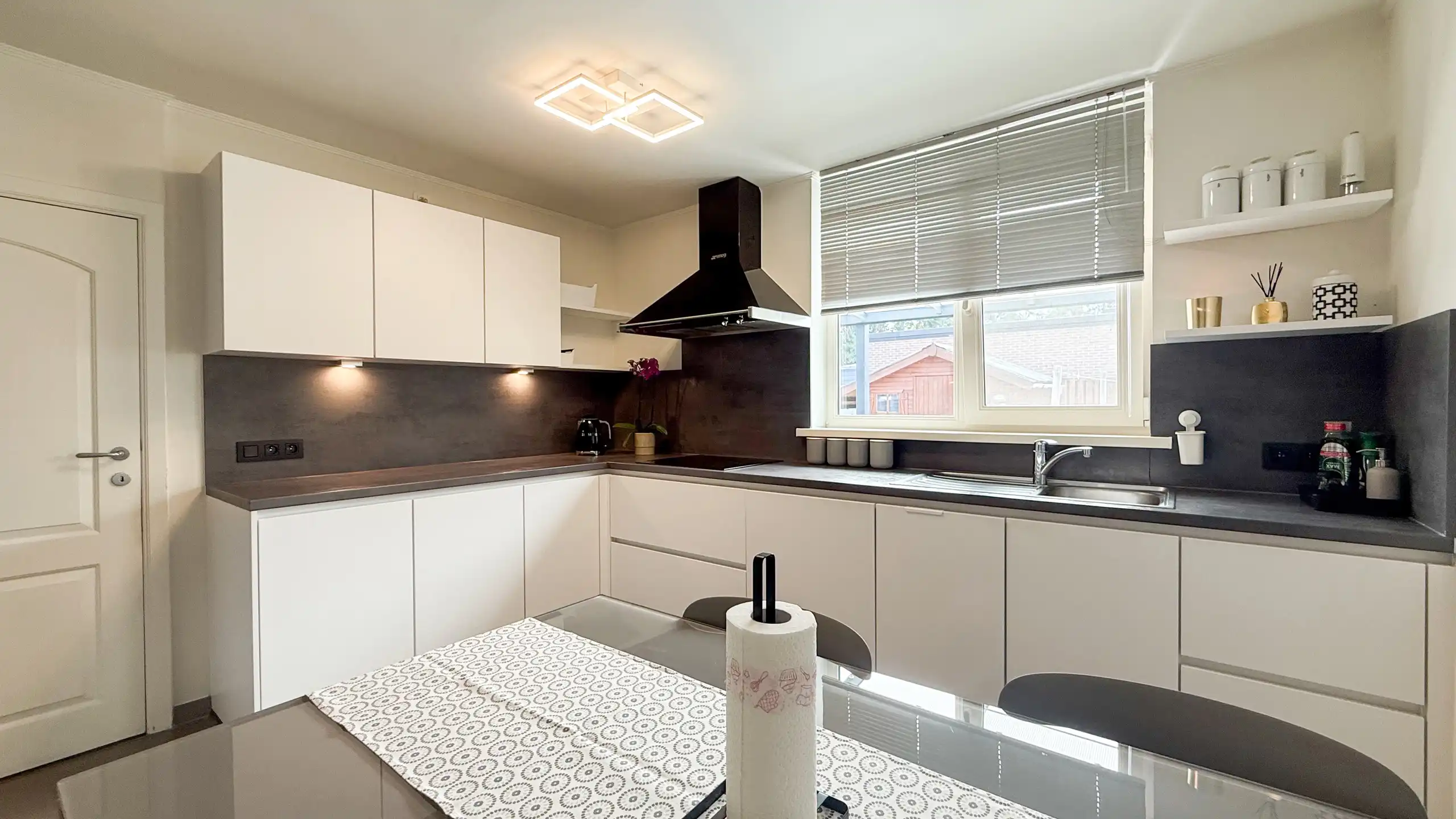 Ruime gezinswoning met 3 slaapkamers en fraaie veranda! foto 15