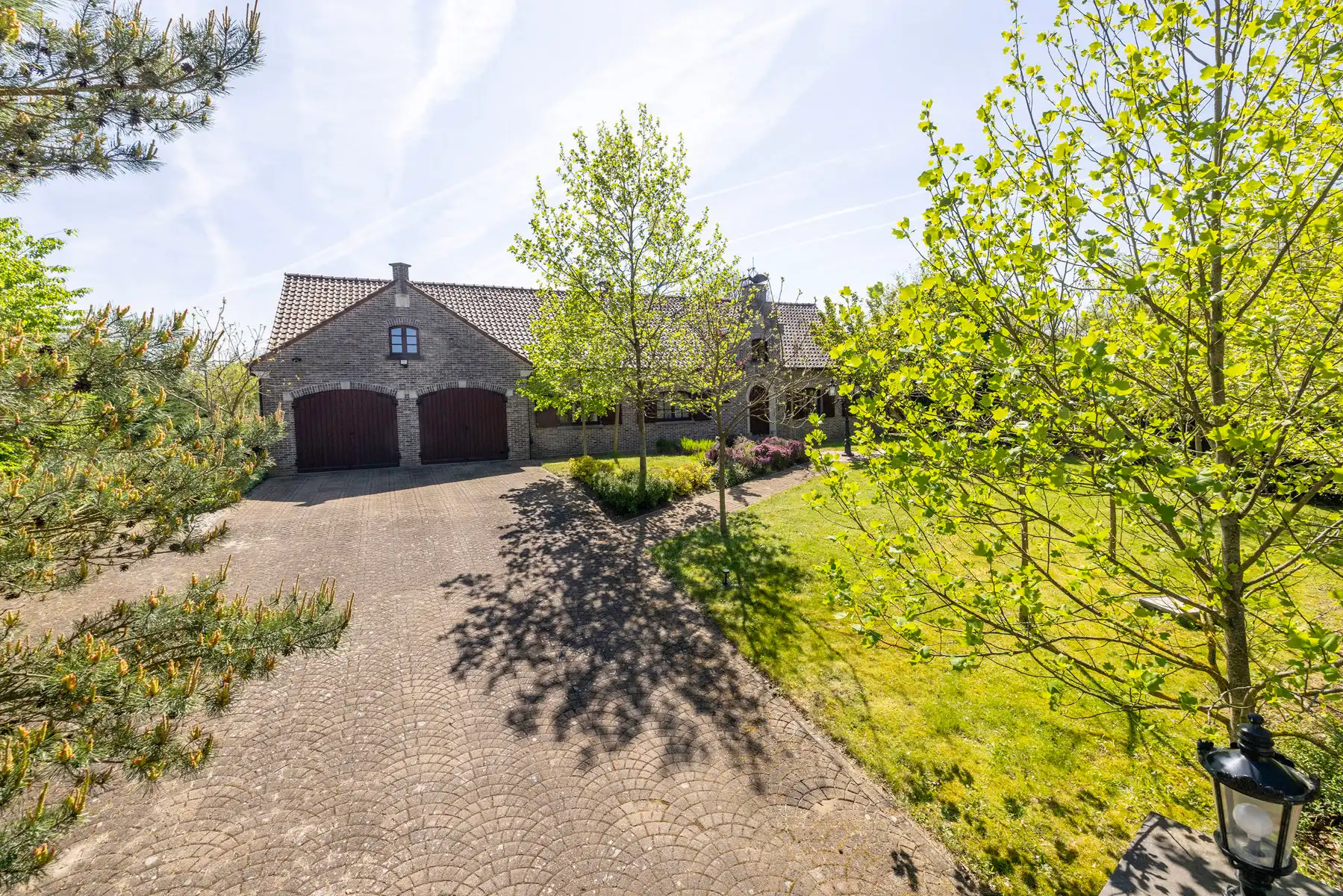 Ruim landhuis op ca. 3010 m² grond met ca. 736 m² bew.opp. foto 50