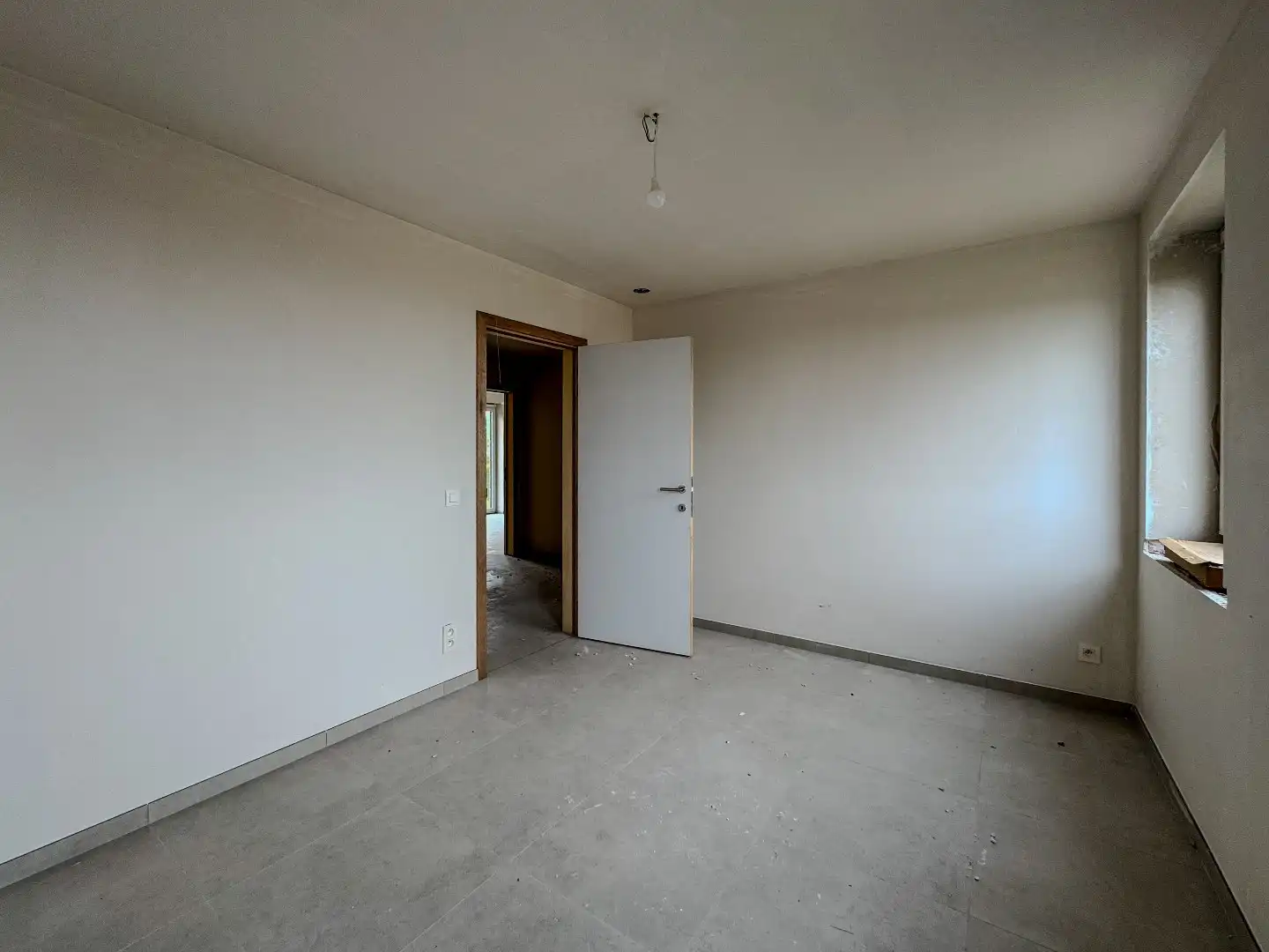 Nieuwbouwwoning met 4 slaapkamers, carport en tuin foto 8