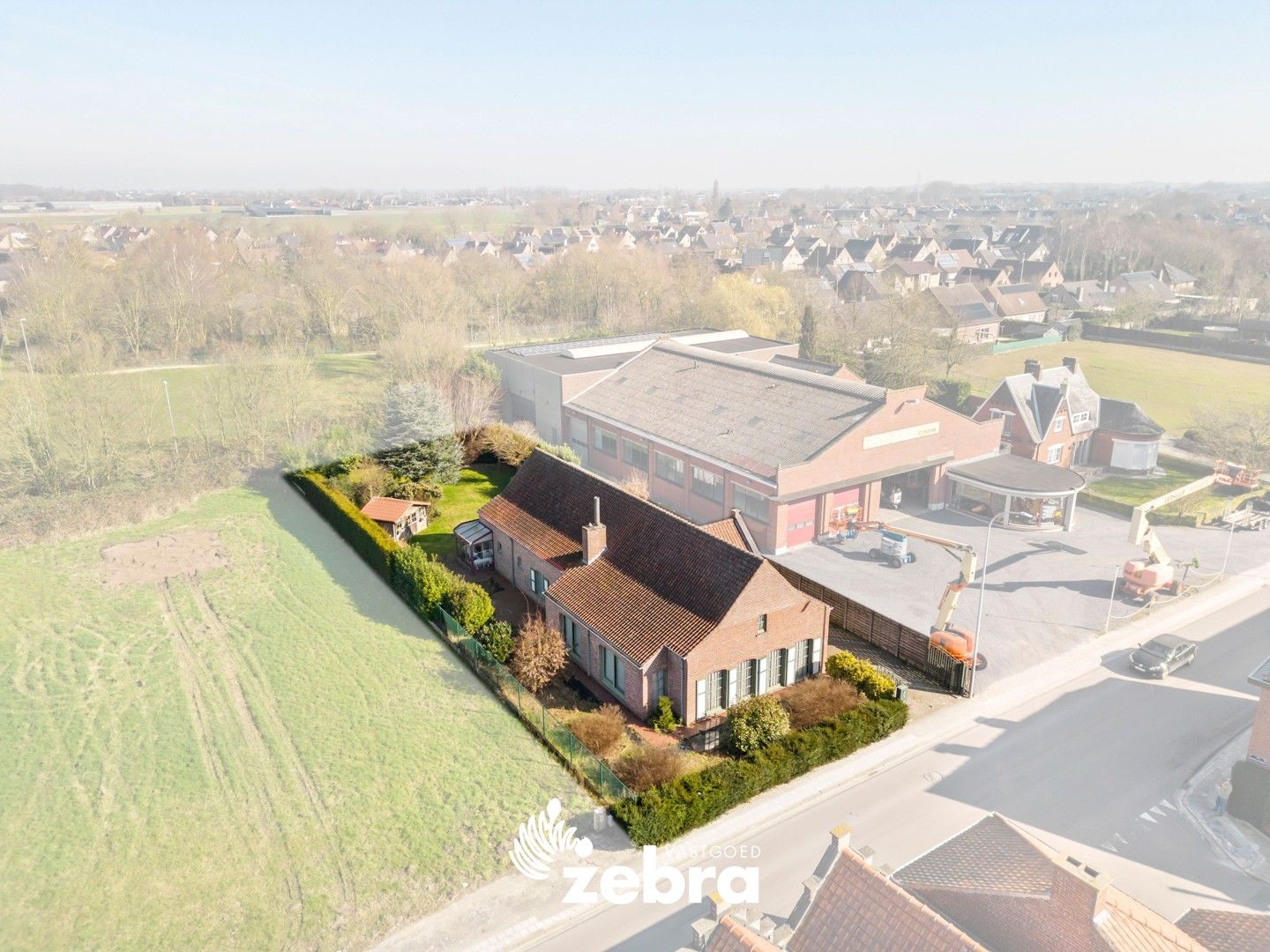 Charmante te renoveren villa met saunahuis in Izegem! foto 2