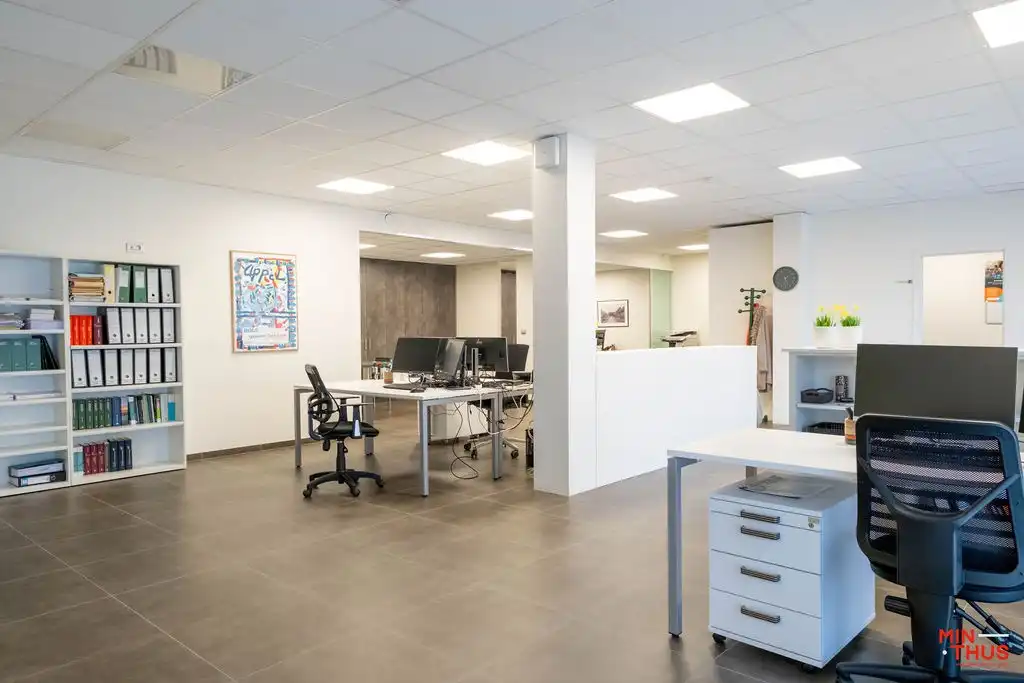 Goed gelegen handelspand in centrum Zonnebeke foto 3