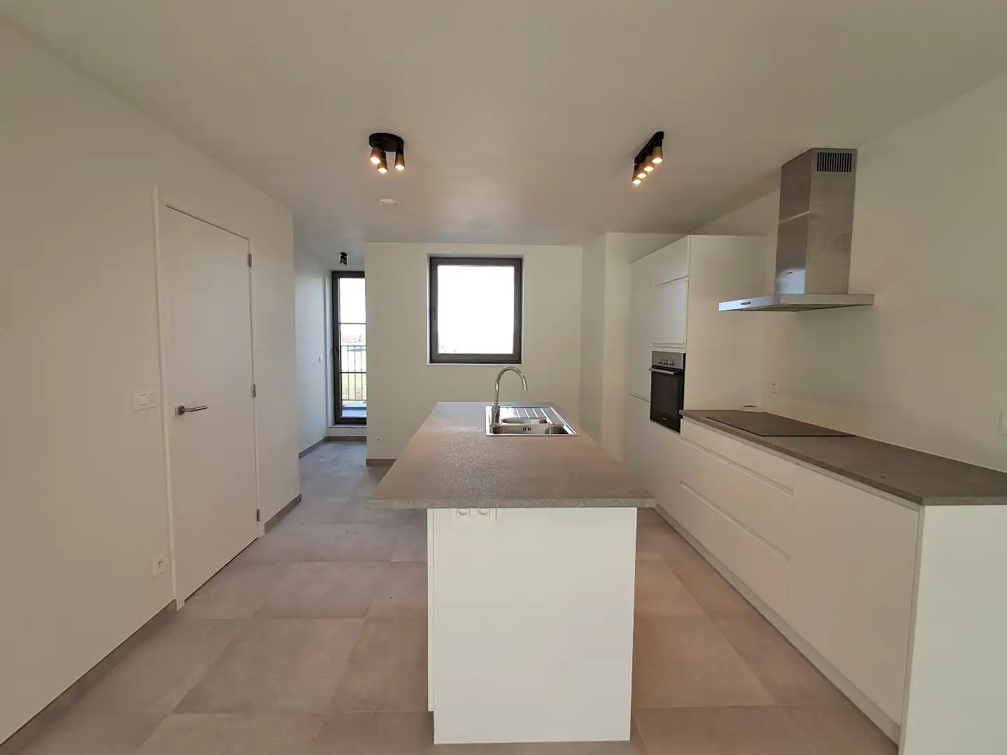 Ruim nieuwbouwappartement te Sijsele! foto 3