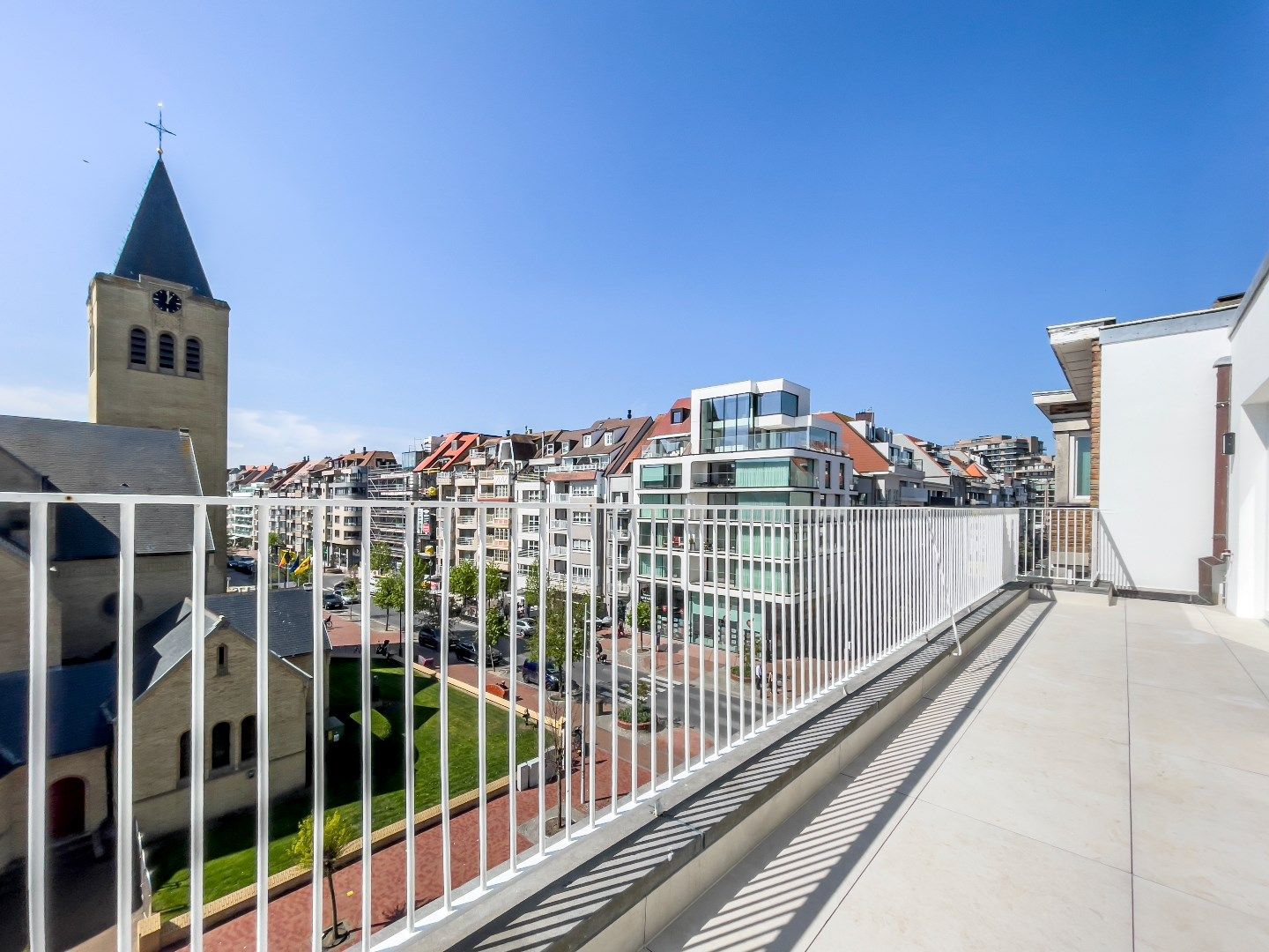 Zeer zonnige penthouse met open zicht vlakbij de Dumortierlaan. foto 6