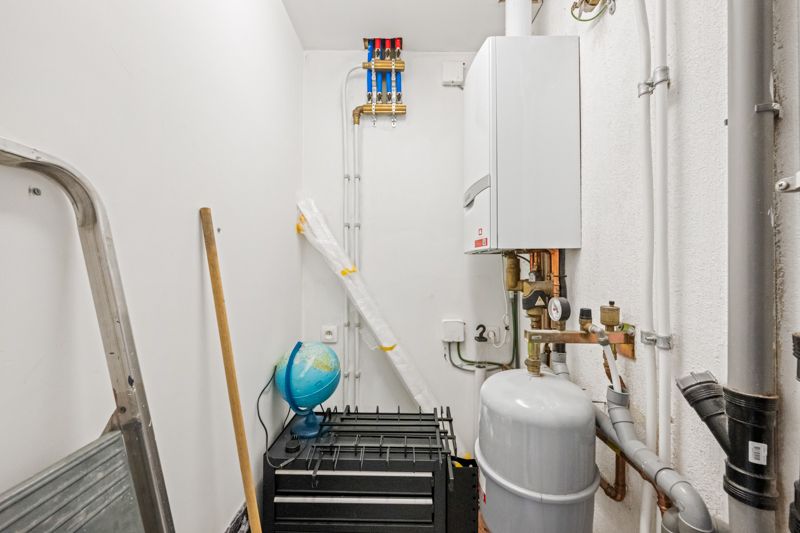 Roeselare - Stadsrand: Ruime, vernieuwde tussenwoning met 195m² woonoppervlakte & 4 slaapkamers foto 17