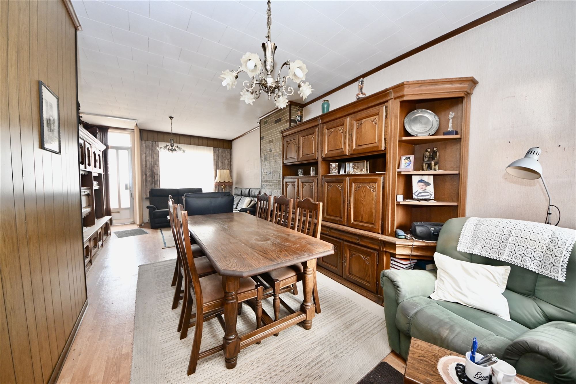 Te renoveren woning met 2 (mogelijk 3) slaapkamers en tuin. foto 5