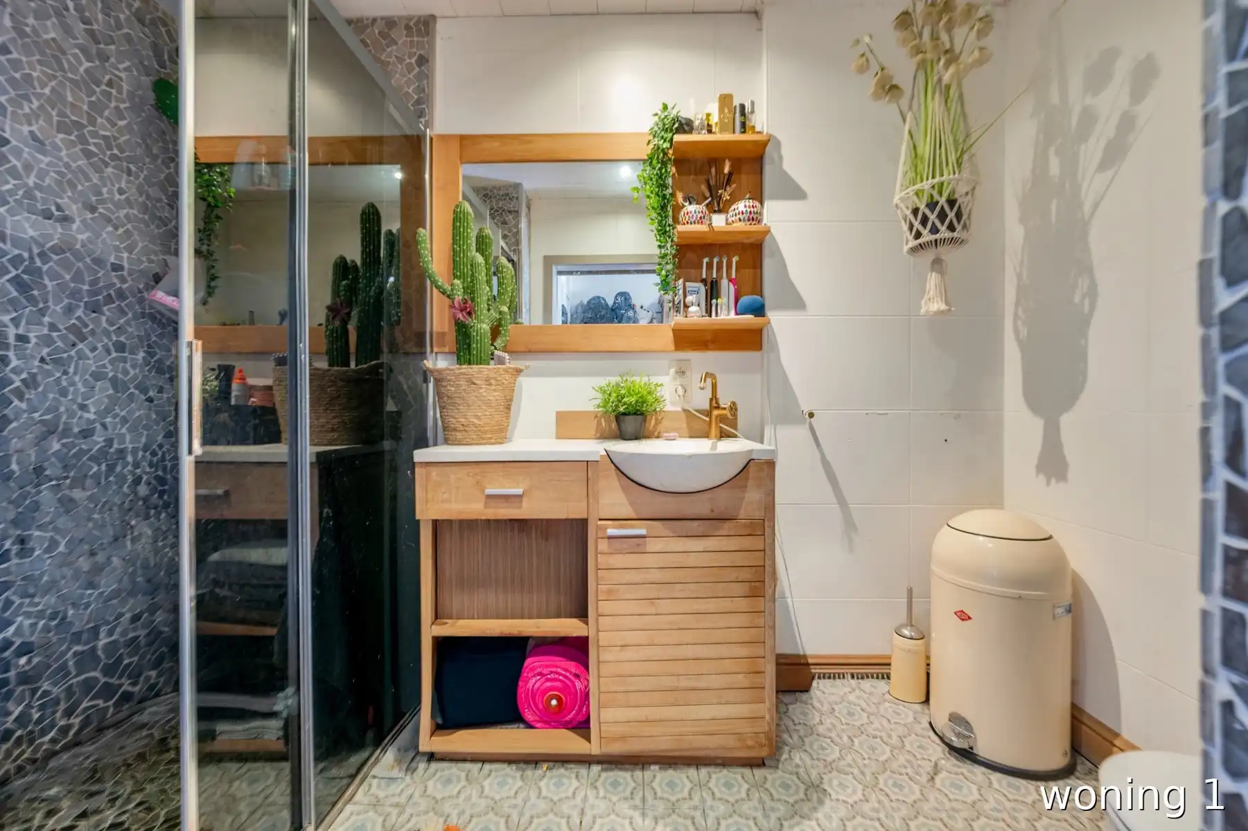 Uniek perceel met 2 volwaardige woningen en gedeelde tuin!  foto 11