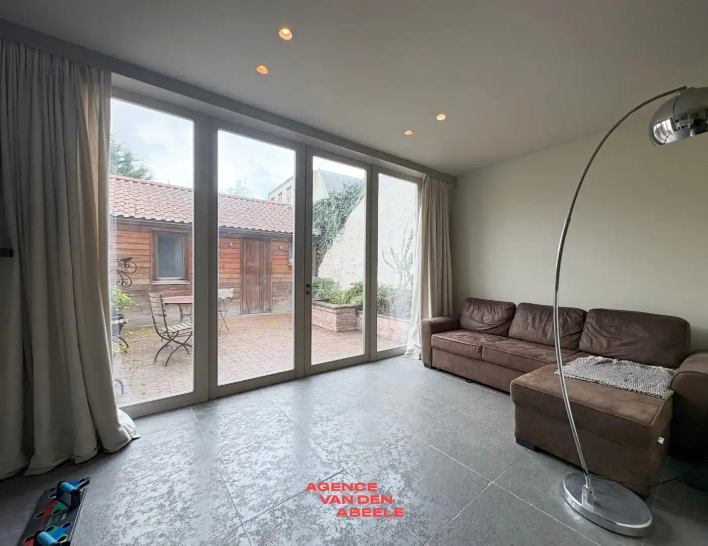 Woning met stadskoer foto {{pictureIndex}}