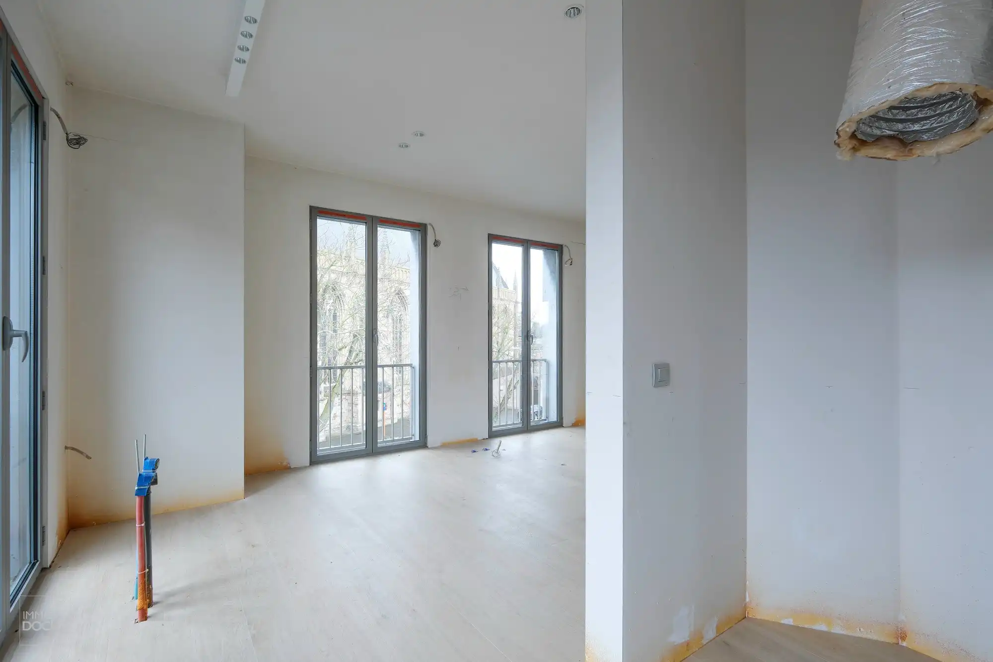 Heel ruime stadswoning met kantoren en tuin foto 21