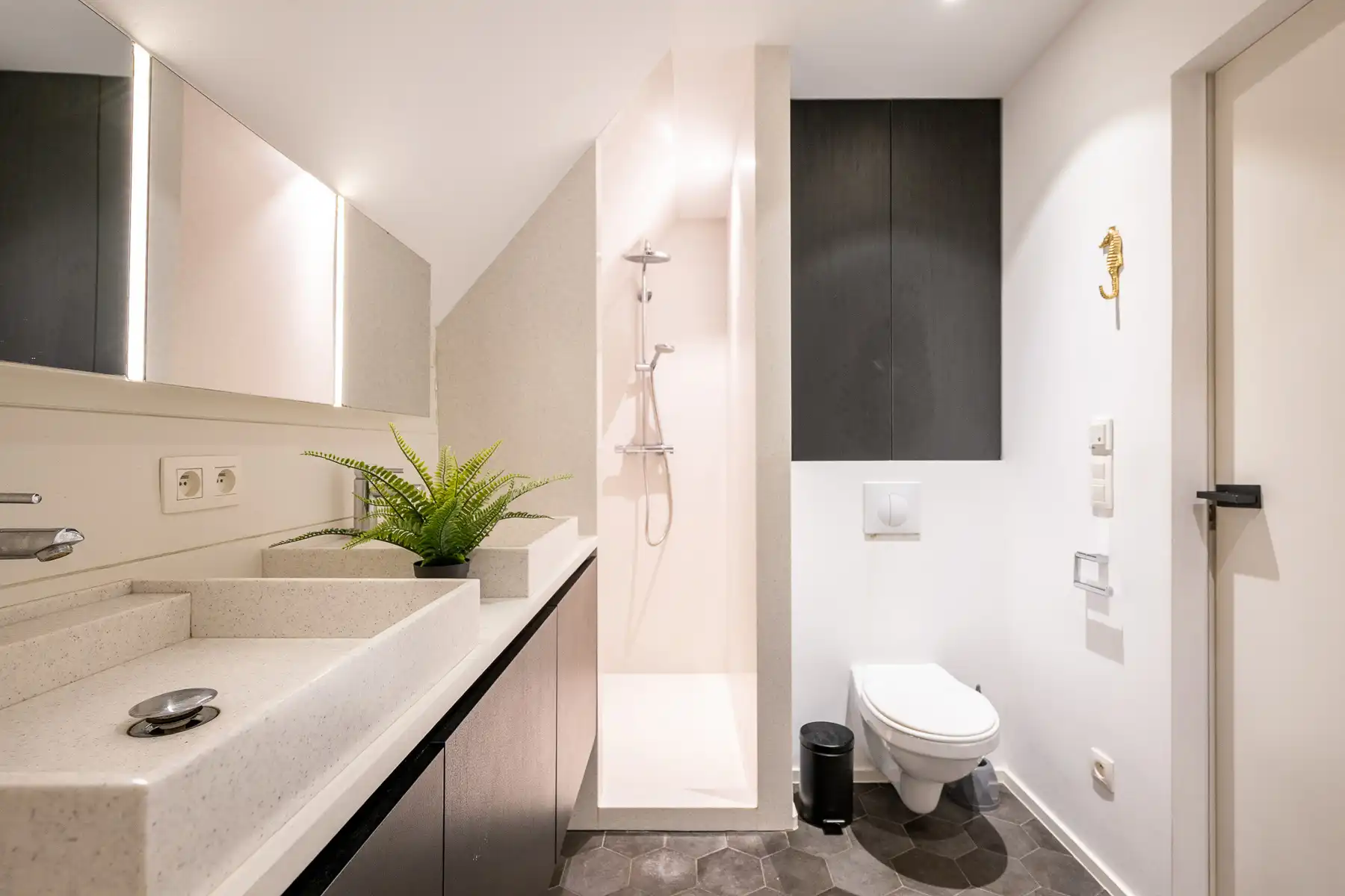 Volledig vernieuwde, gezellige ongemeubelde woning foto 15