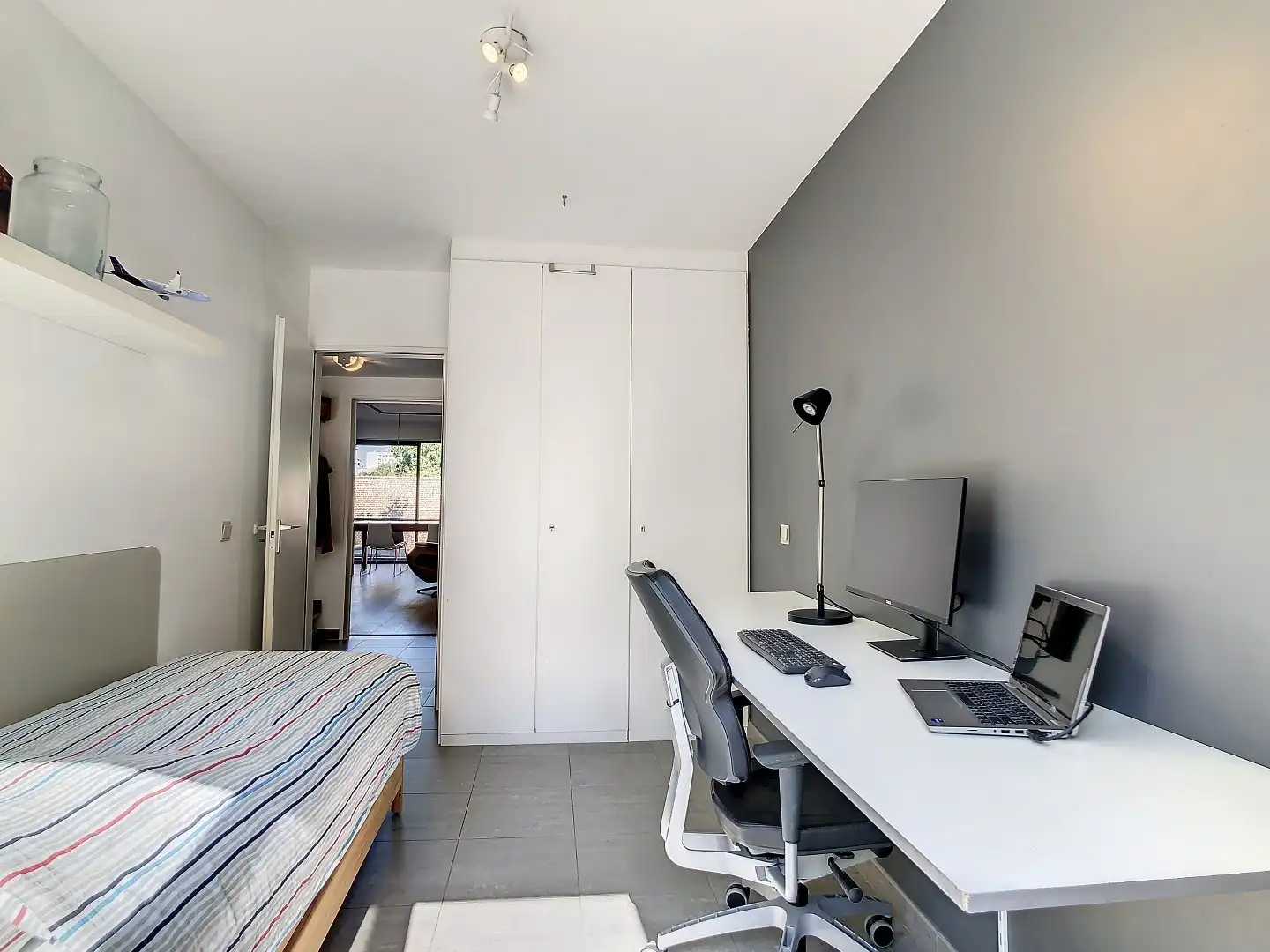 Goed gelegen gerenoveerd appartement met twee ruime slaapkamers, terras (25 m²) en garagebox - bewoonbare oppervlakte 73 m²        foto 11