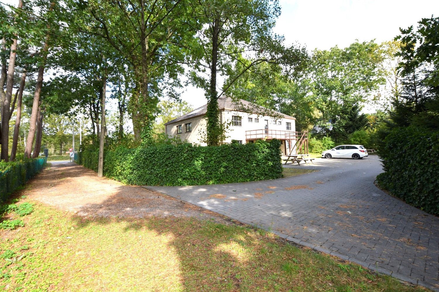 VERZORGD KANTOORGEBOUW MET PARKING! foto 17