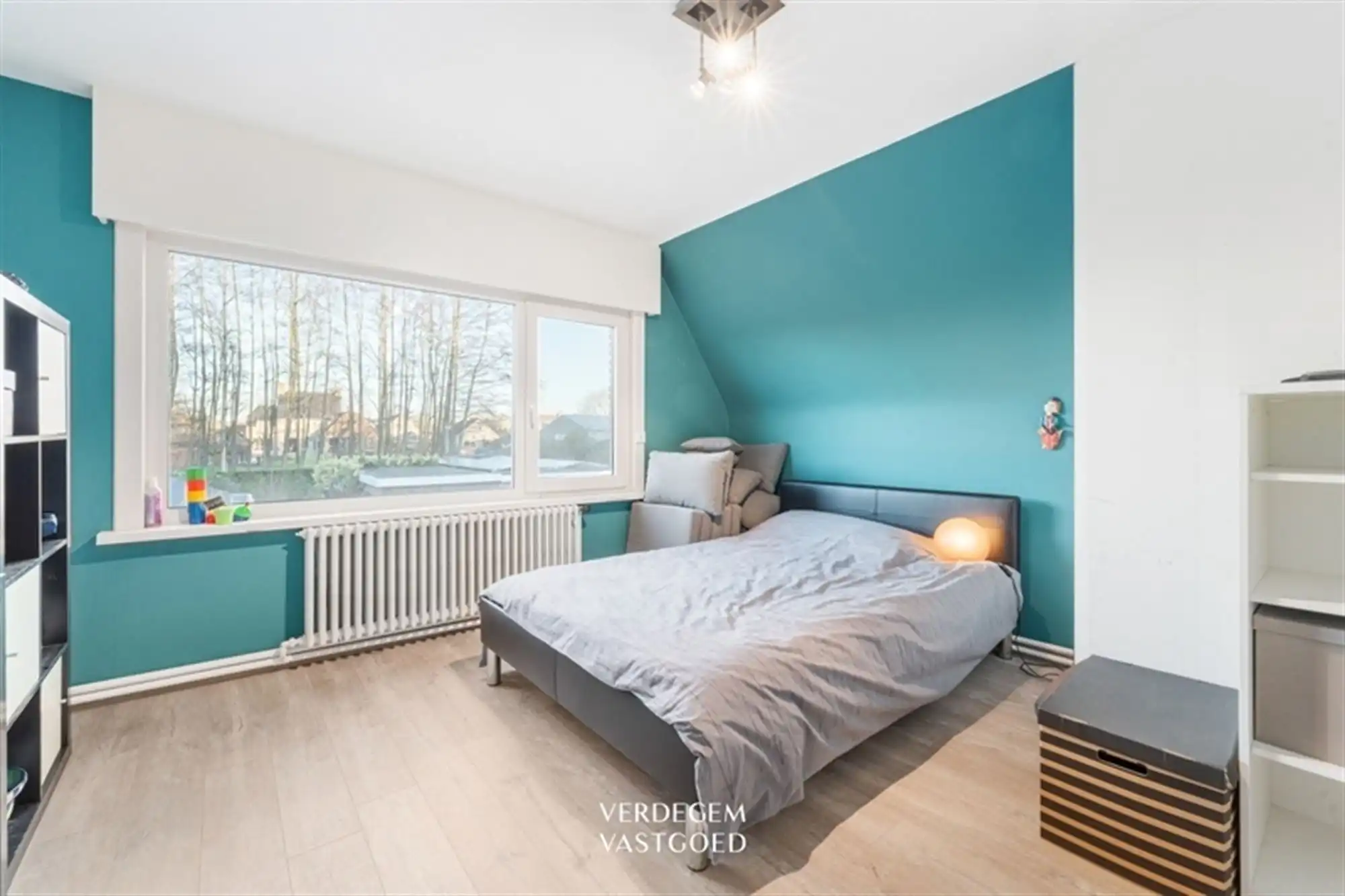 Stijlvolle en instapklare woning met 2+1 slaapkamers, garage en mooie tuin foto 12