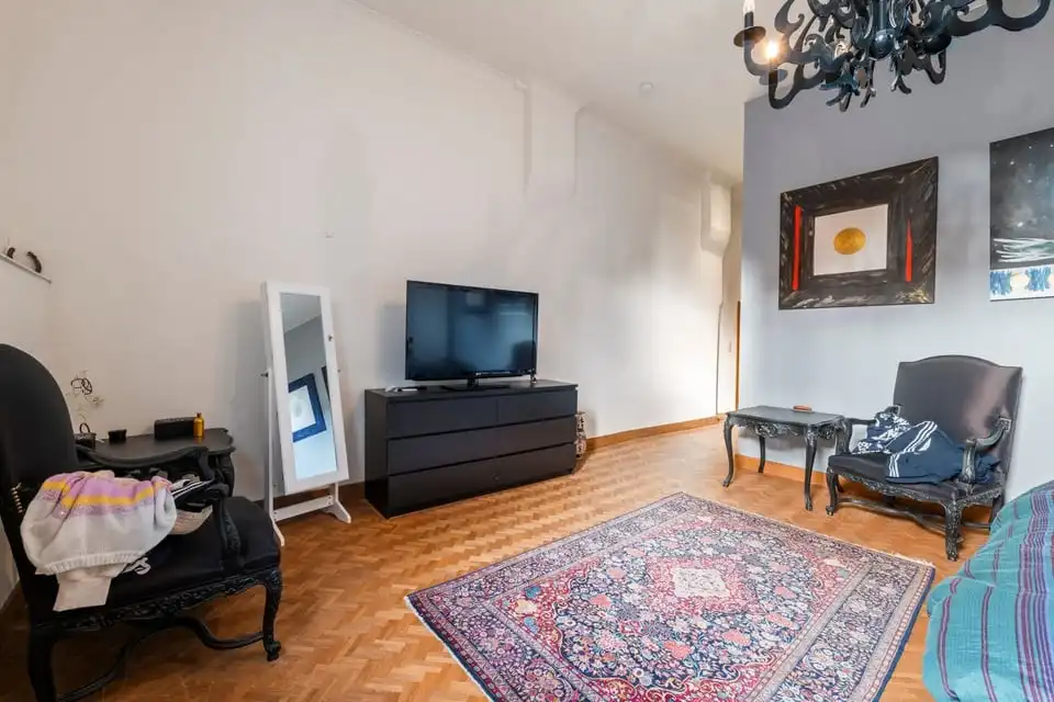 ICONISCH HANDELSPAND MET LUXUEUZE WOONST OP DE GROTE MARKT VAN SINT-TRUIDEN foto 18