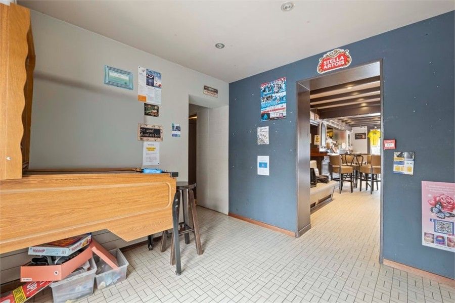 HANDELSHUIS MET PARKING OP EEN TOPLOCATIE IN LINTER foto 11